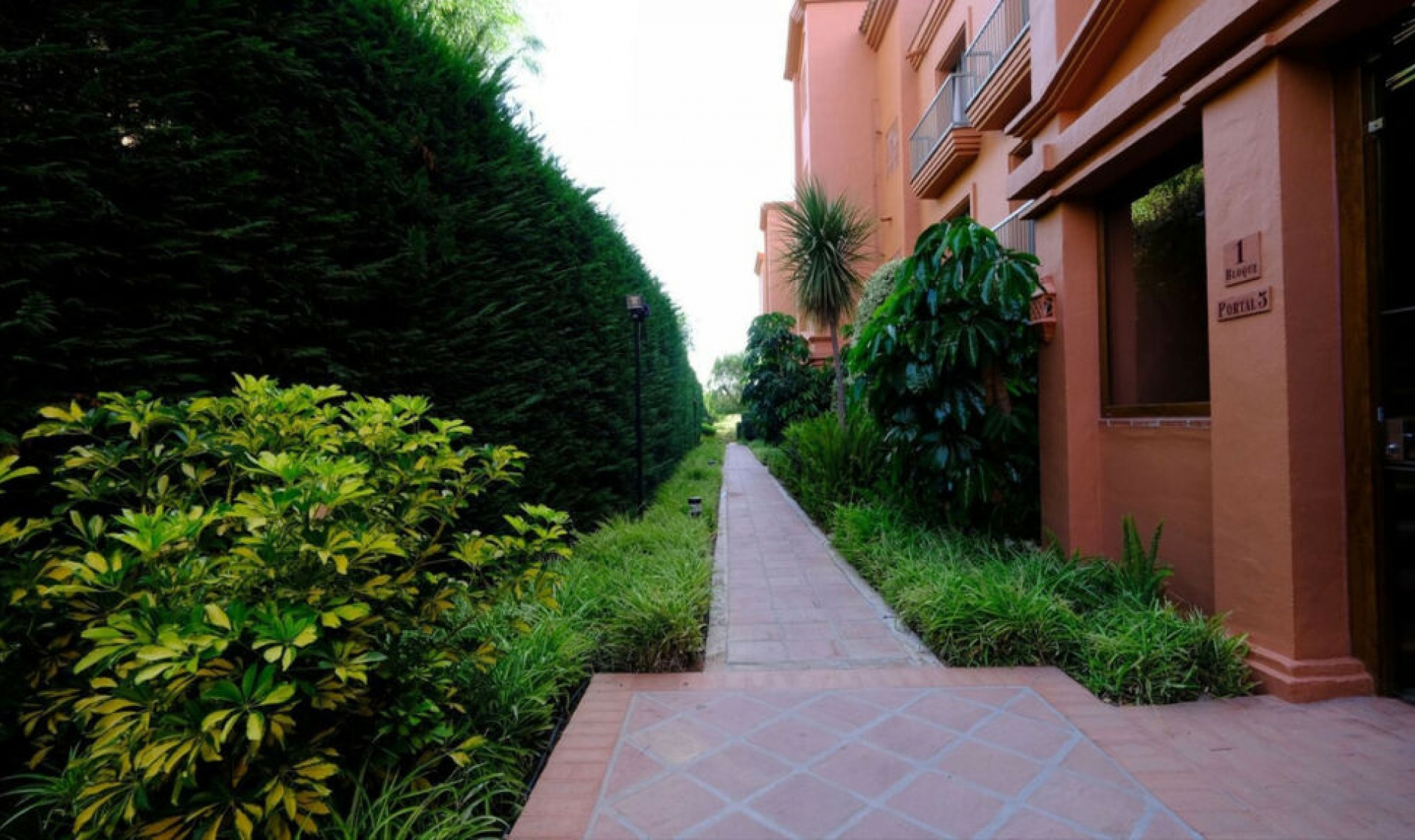 Resale - Apartment -
Los Flamingos