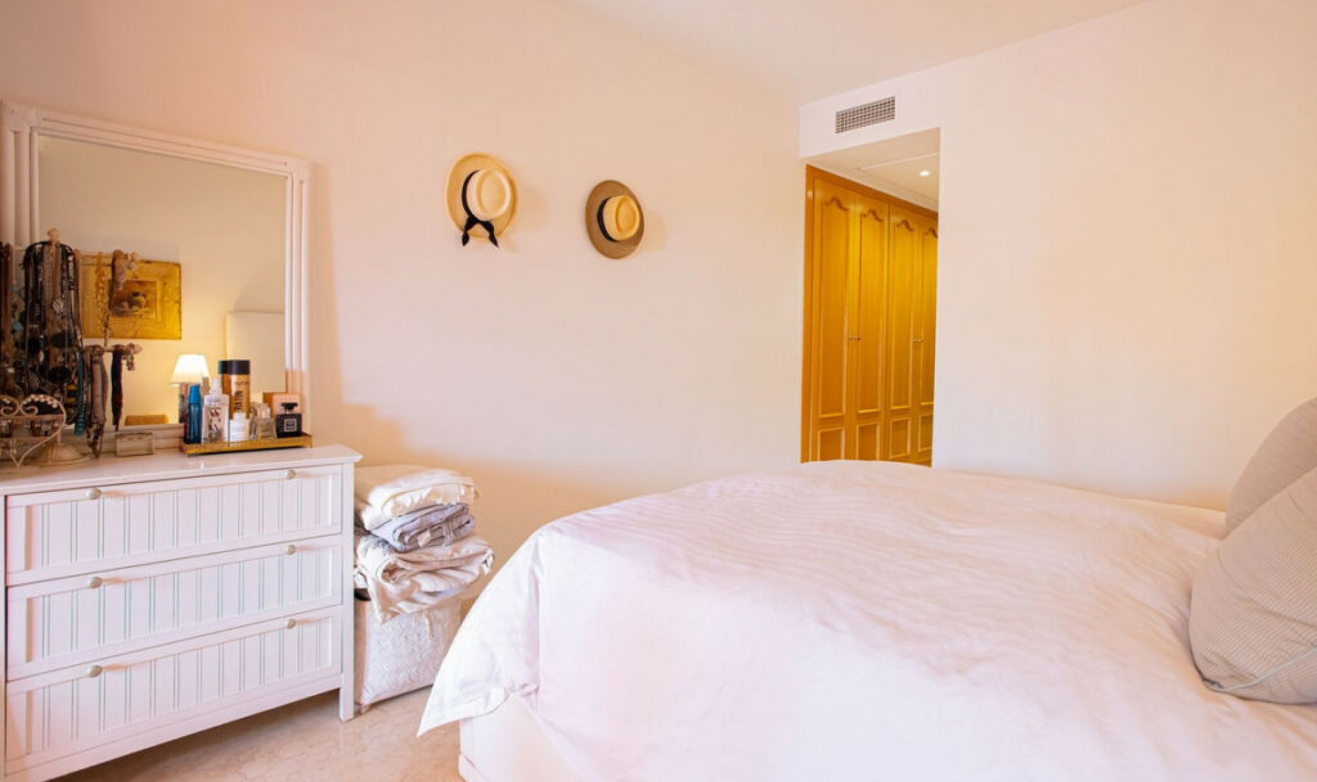 Resale - Apartment -
Los Flamingos