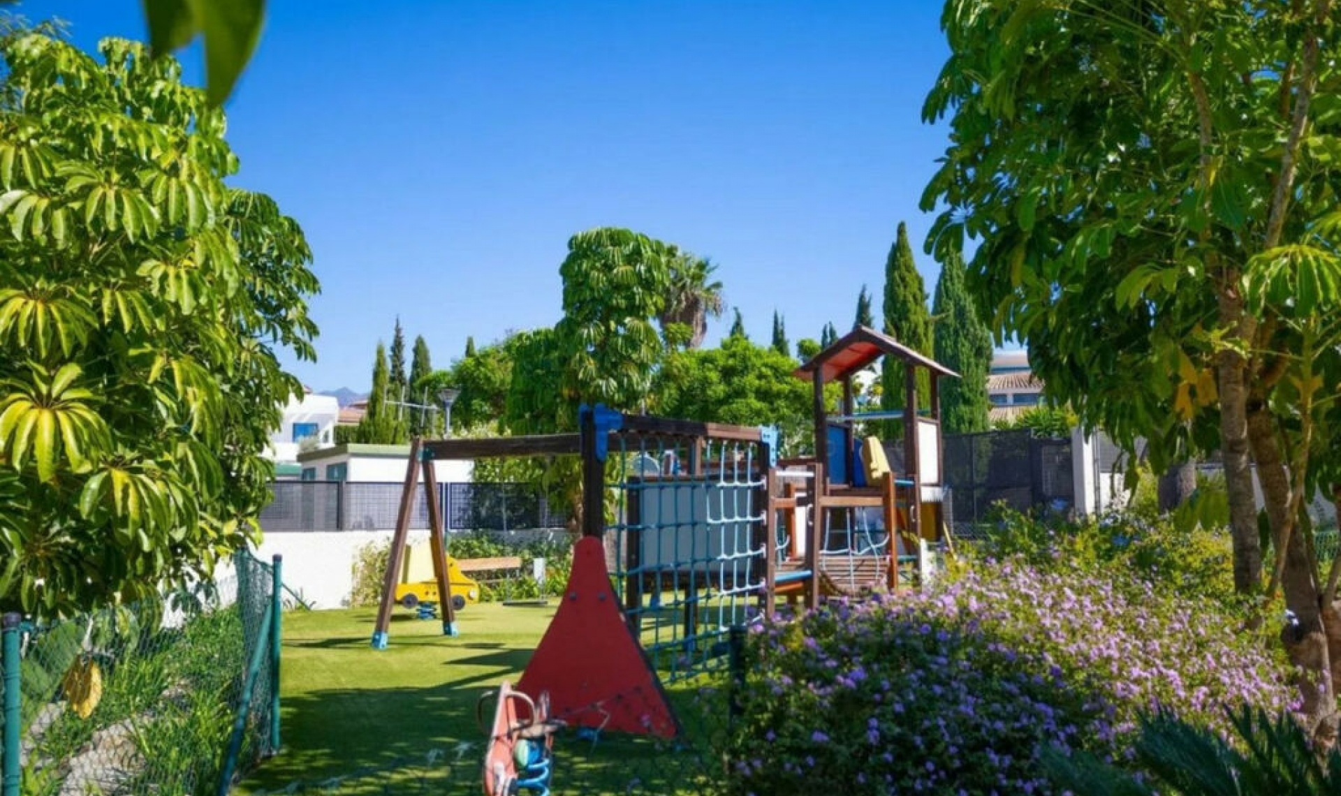 Resale - Apartment -
Los Flamingos