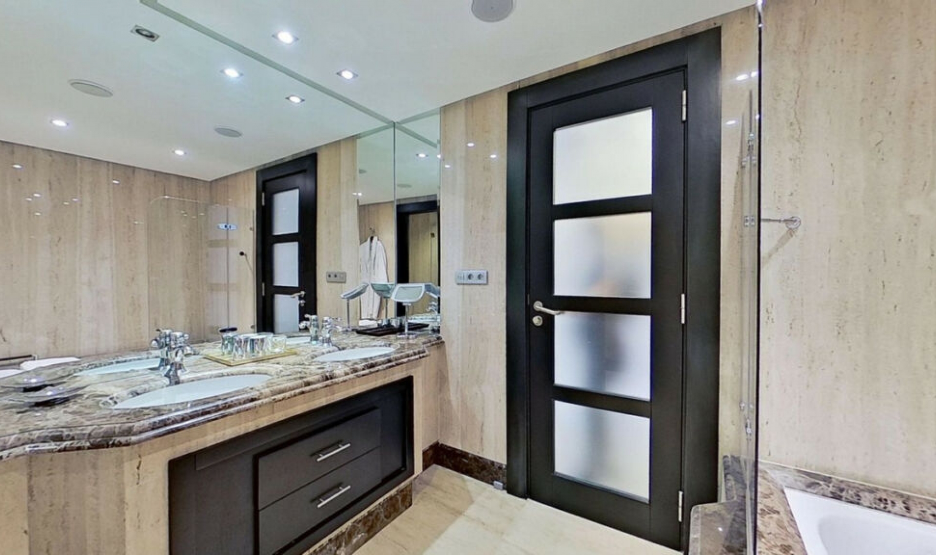 Resale - Apartment -
Los Monteros