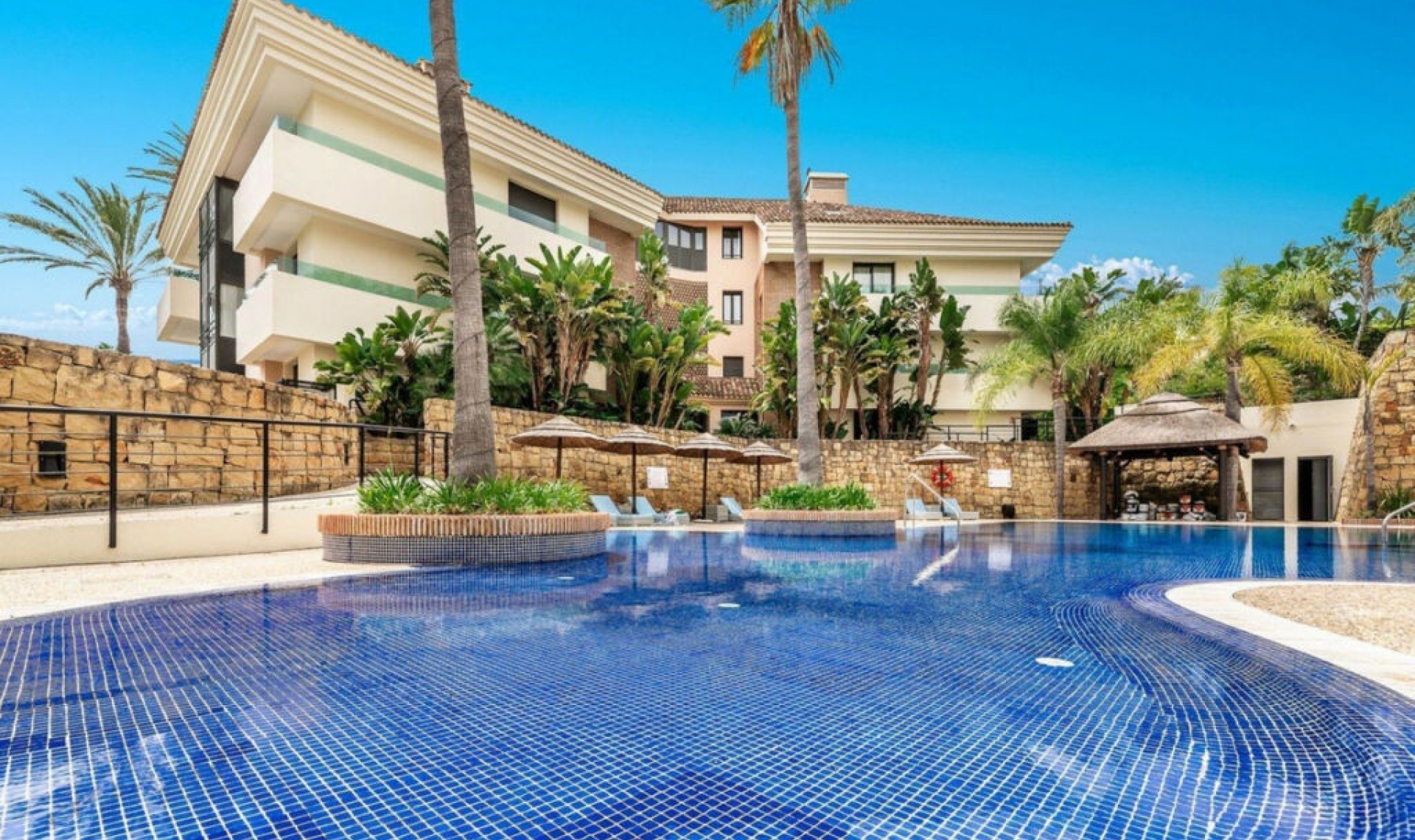 Resale - Apartment -
Los Monteros
