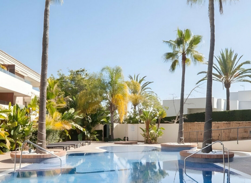 Resale - Apartment -
Los Monteros