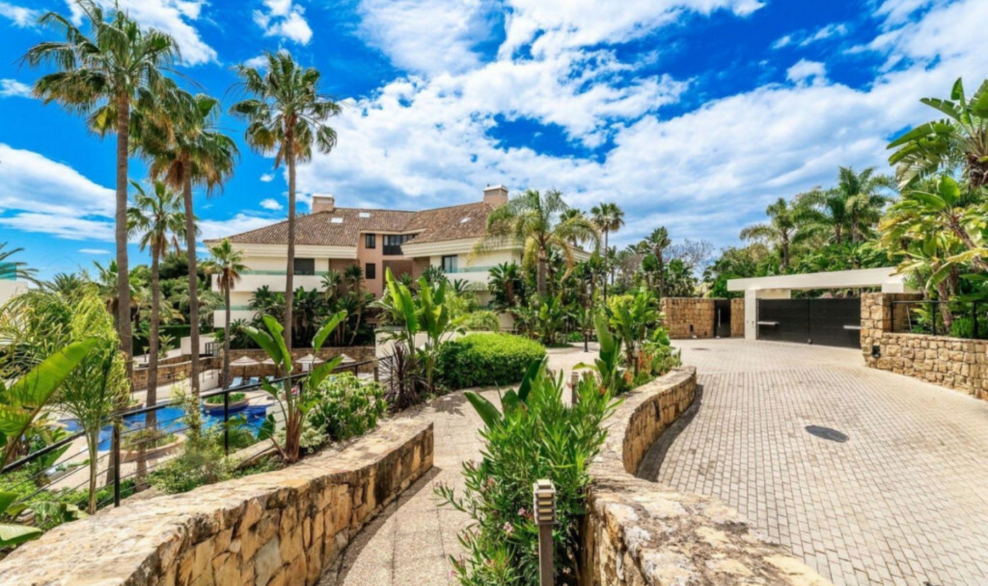 Resale - Apartment -
Los Monteros