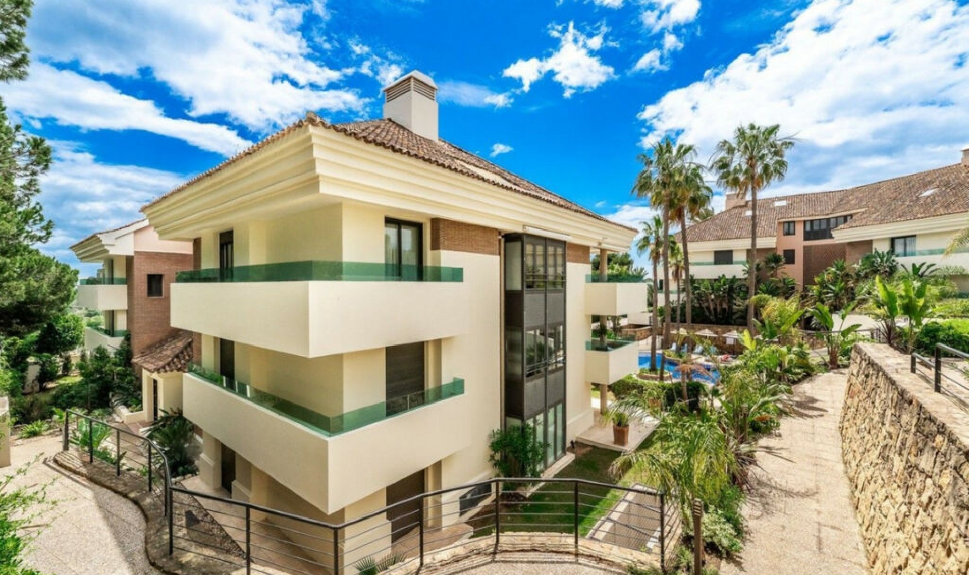 Resale - Apartment -
Los Monteros