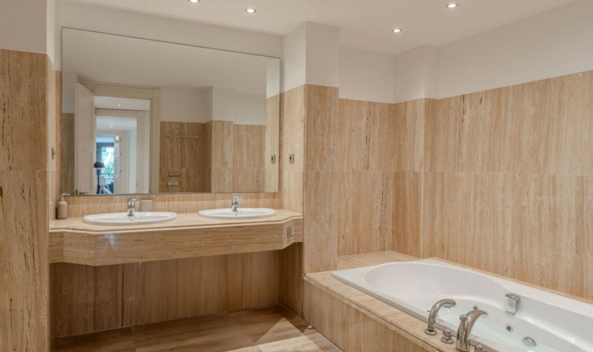 Resale - Apartment -
Los Monteros