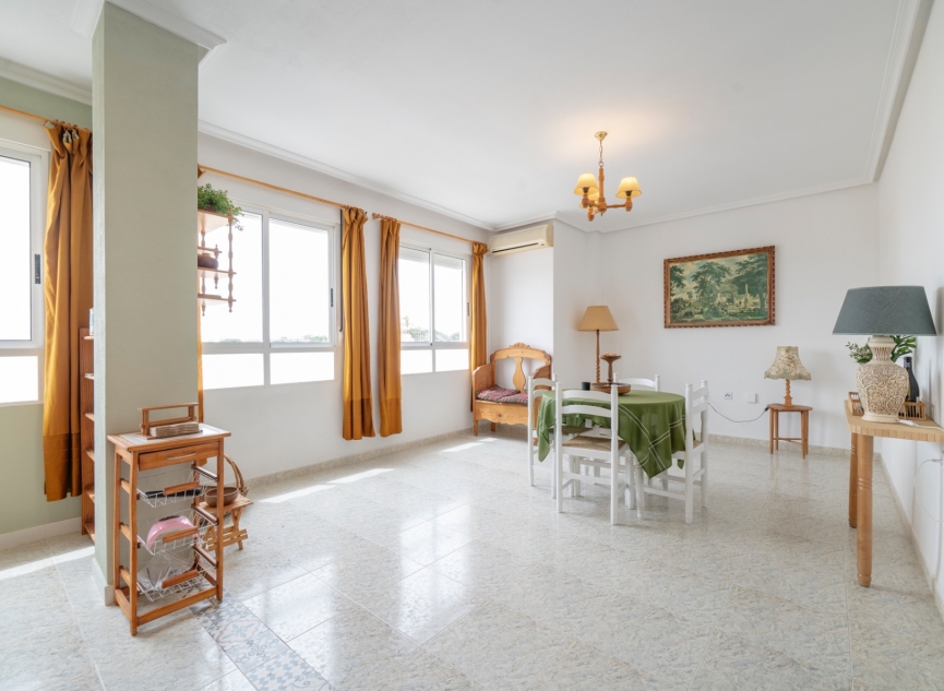 Resale - Apartment -
Los Montesinos