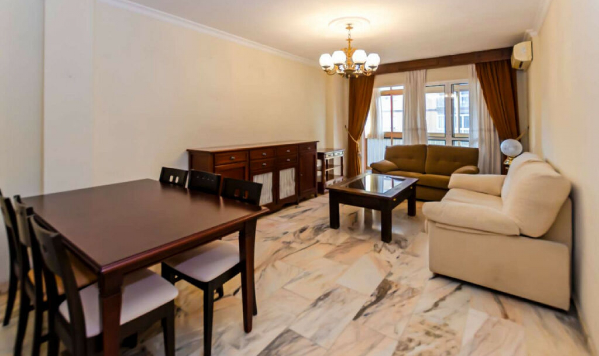 Resale - Apartment -
Málaga Centro