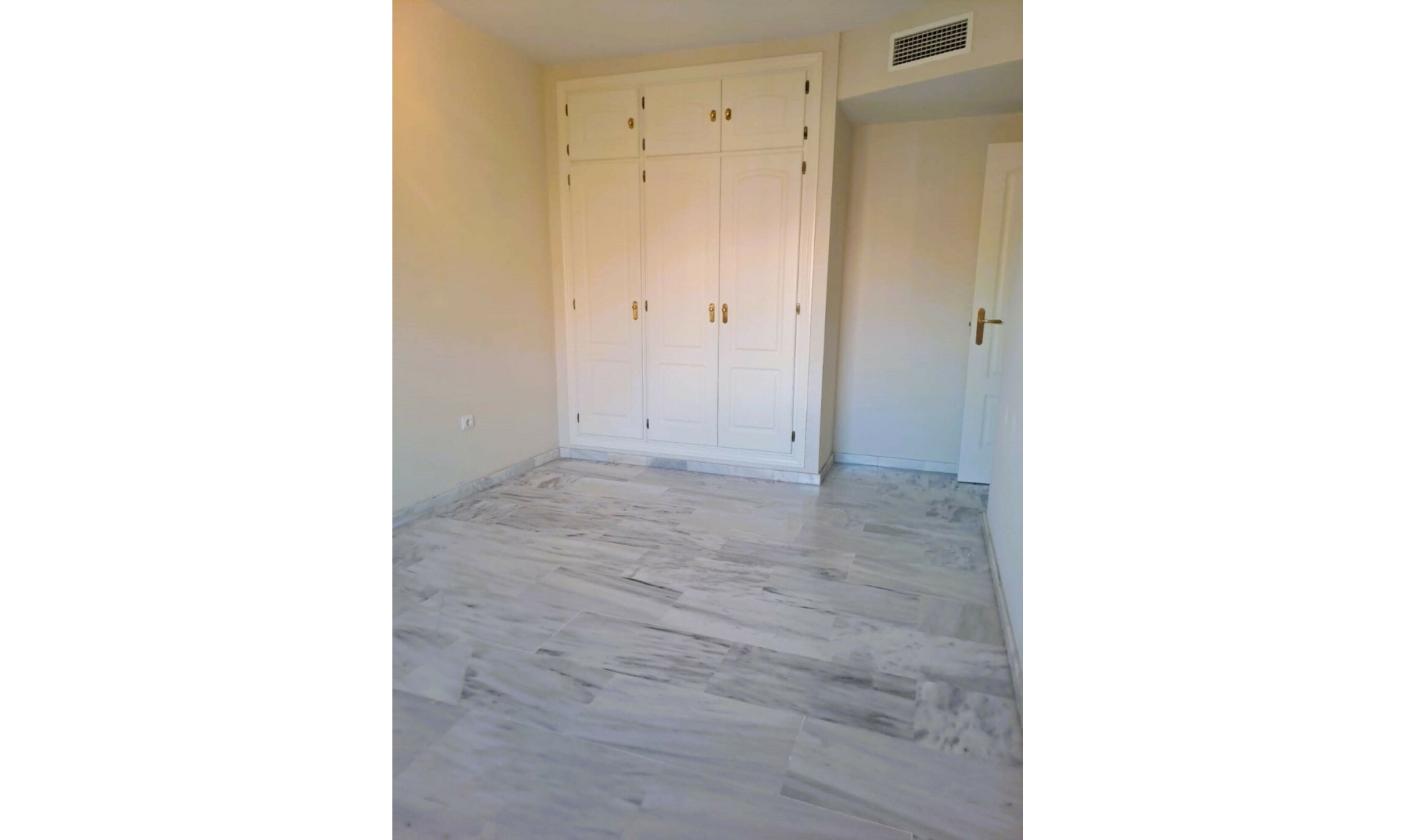 Resale - Apartment -
Manilva