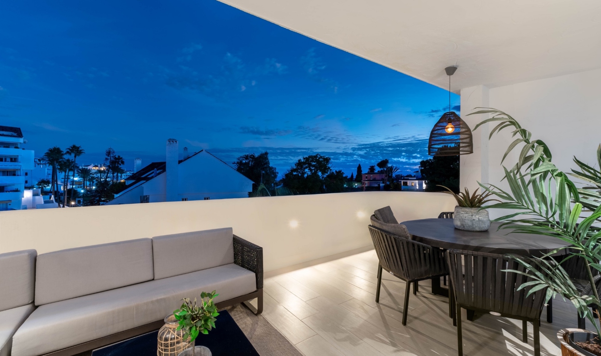 Resale - Apartment -
Marbella - Nueva Andalucía