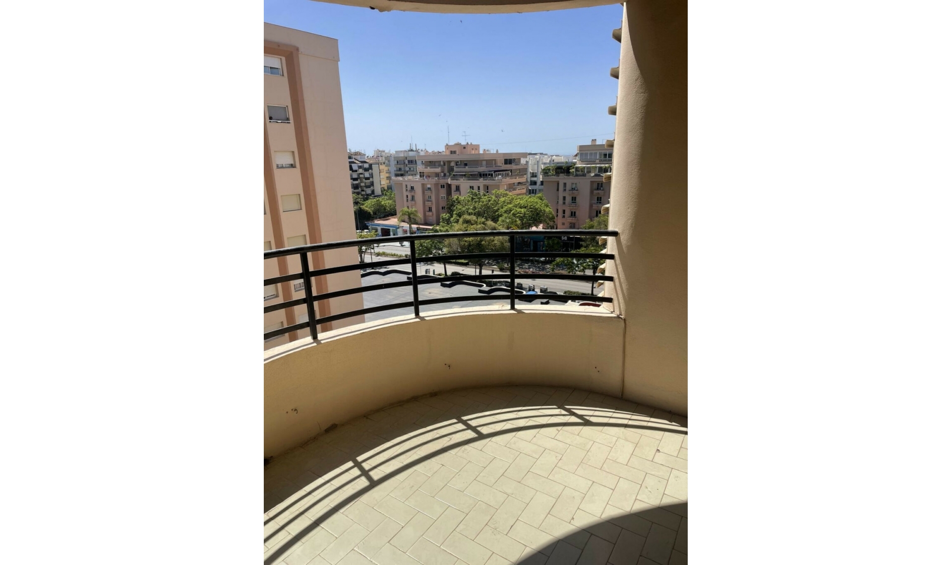 Resale - Apartment -
Marbella