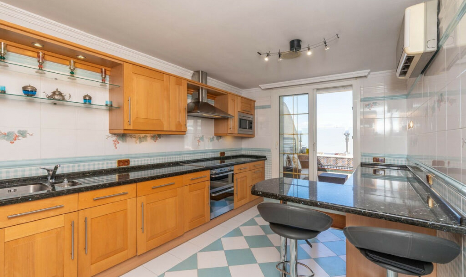 Resale - Apartment -
Marbella