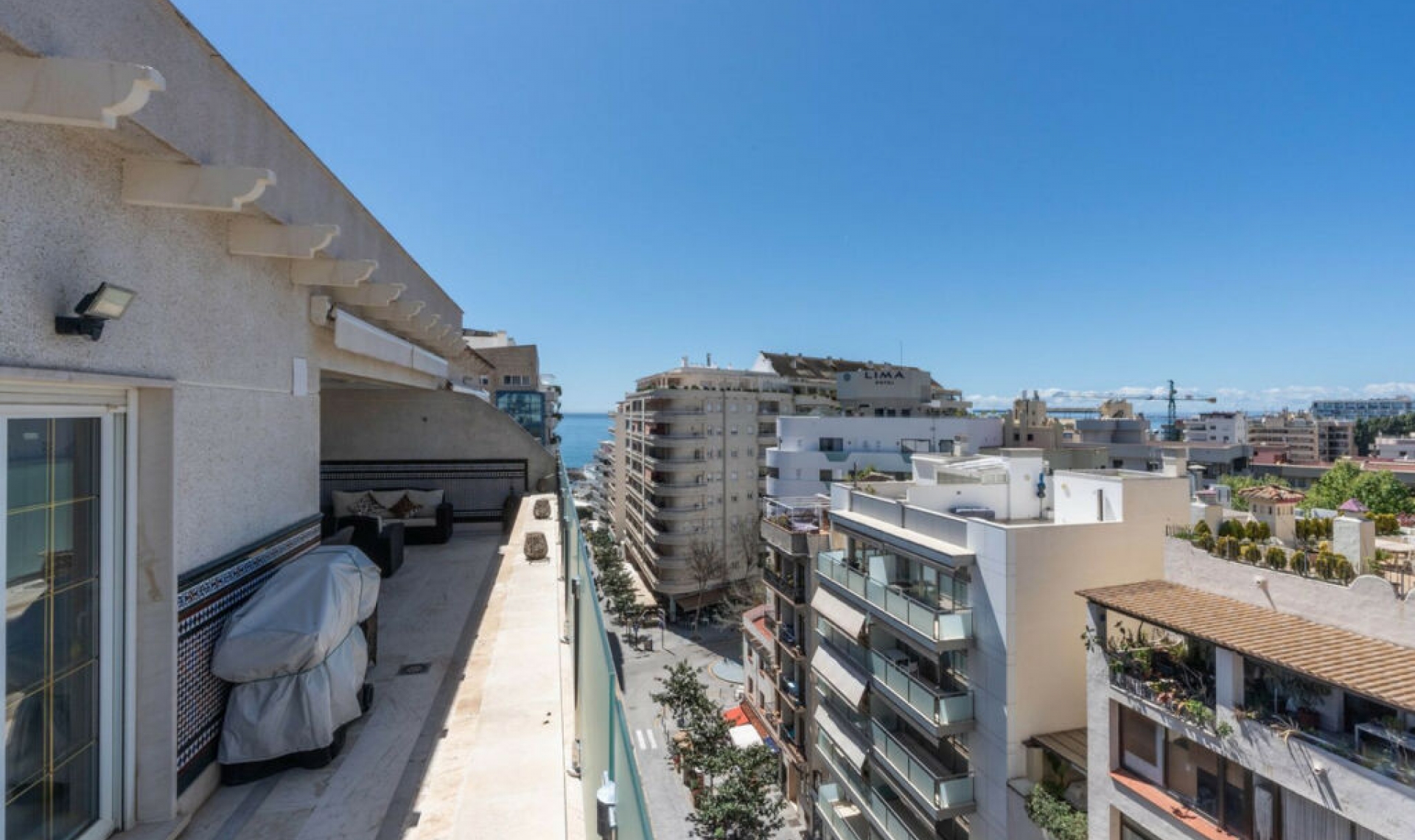 Resale - Apartment -
Marbella