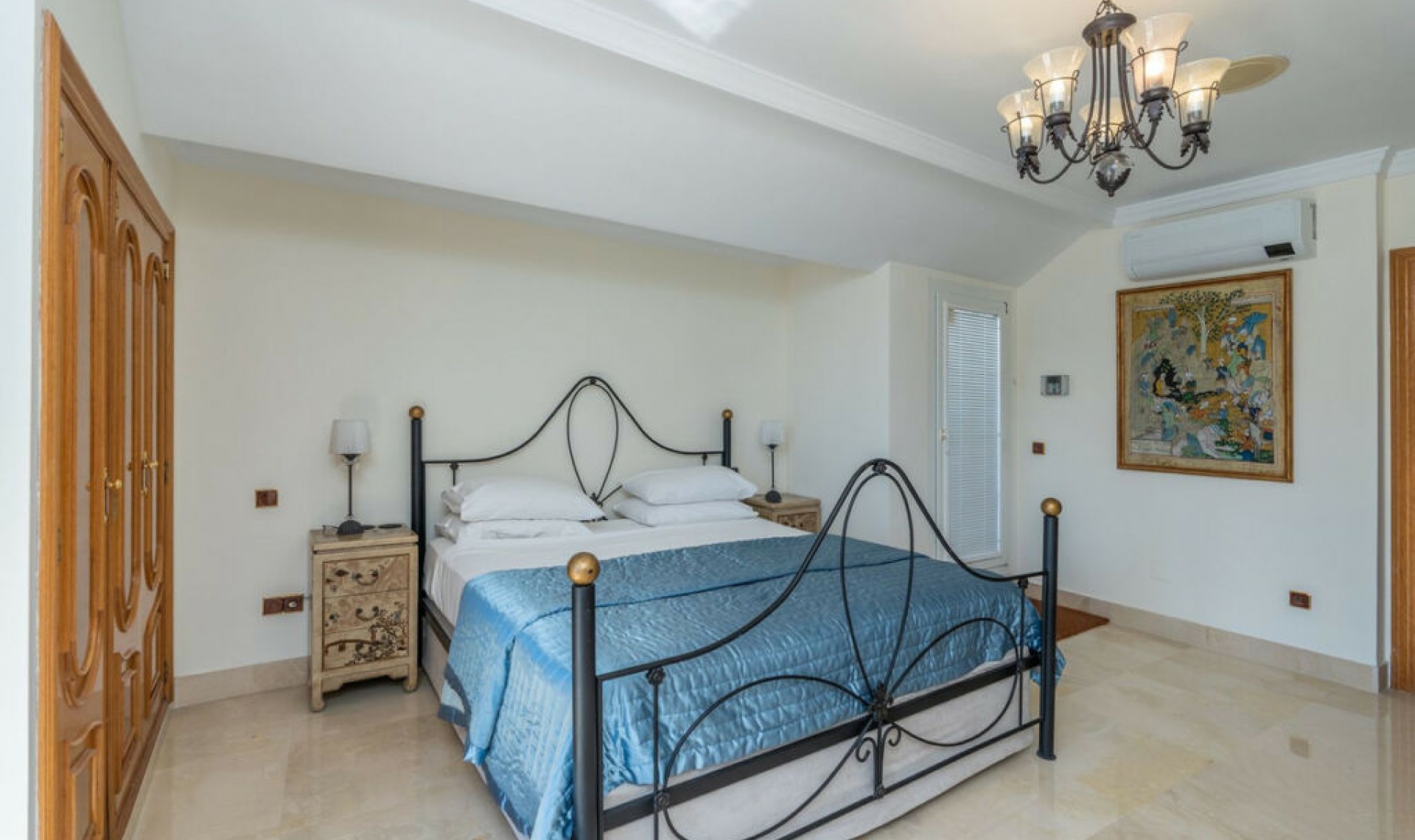 Resale - Apartment -
Marbella