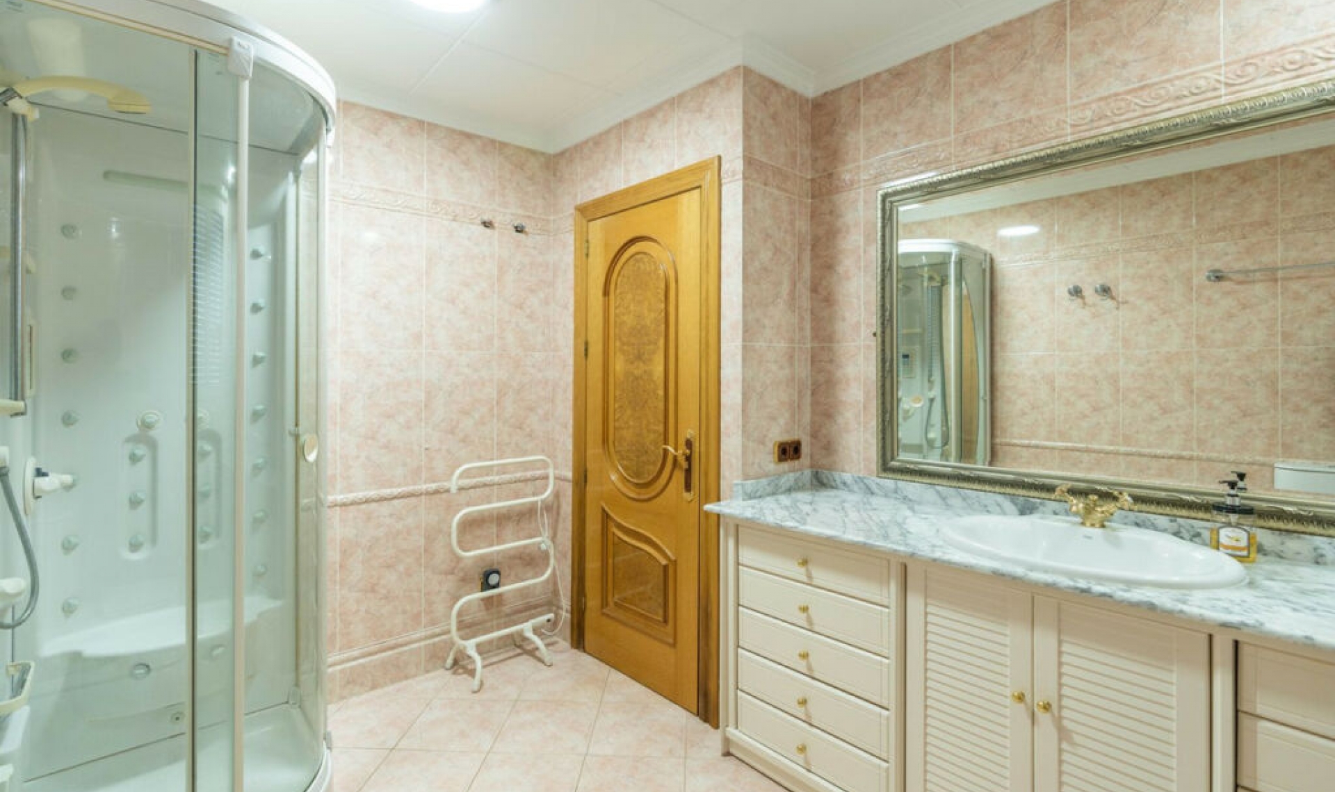 Resale - Apartment -
Marbella