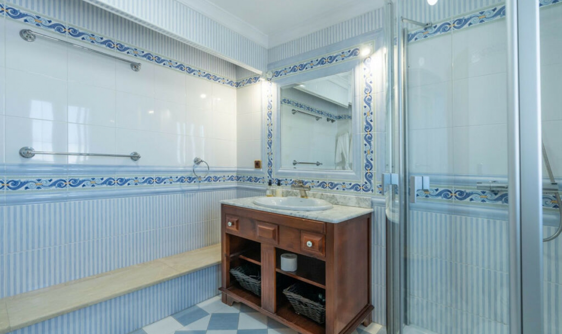 Resale - Apartment -
Marbella