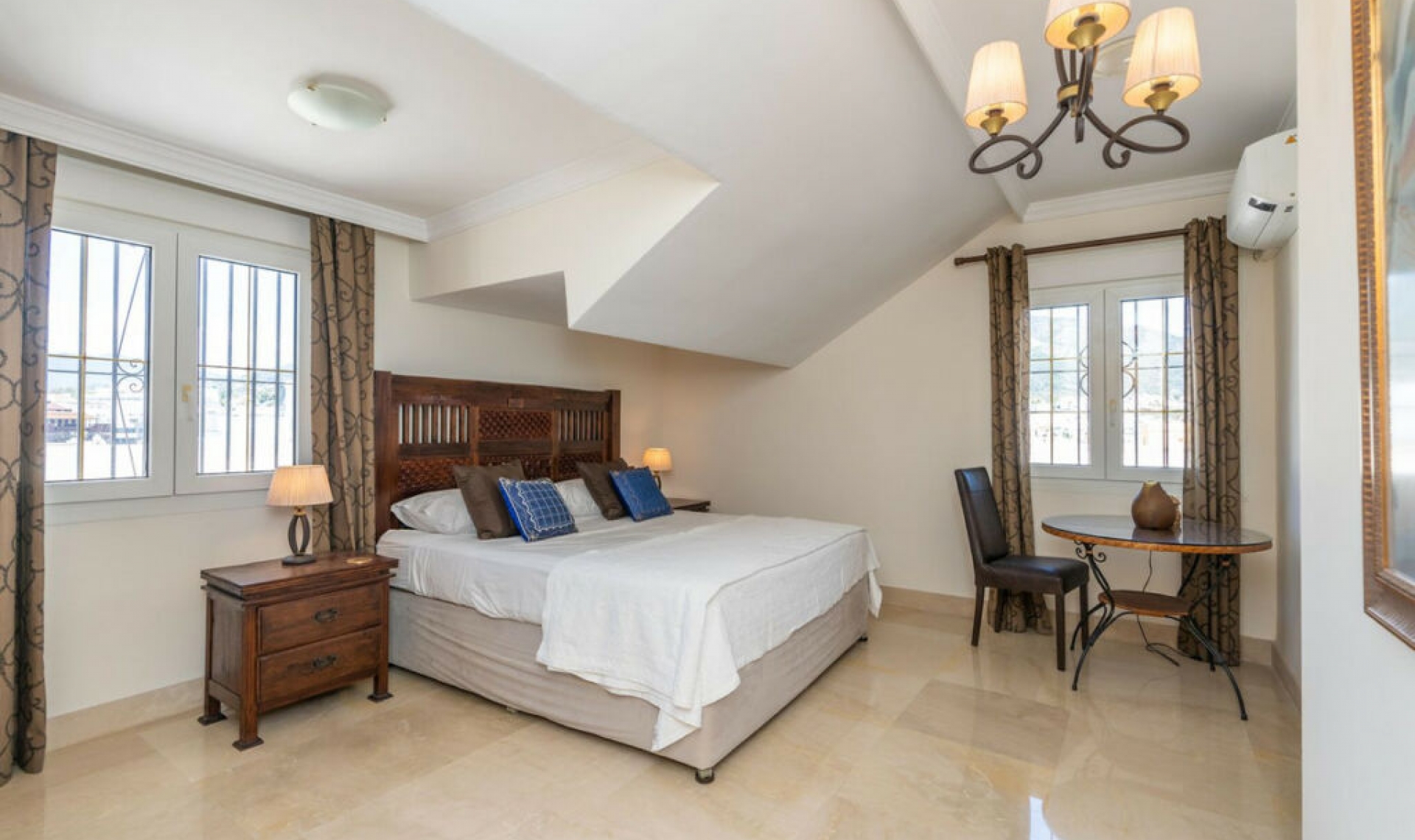 Resale - Apartment -
Marbella