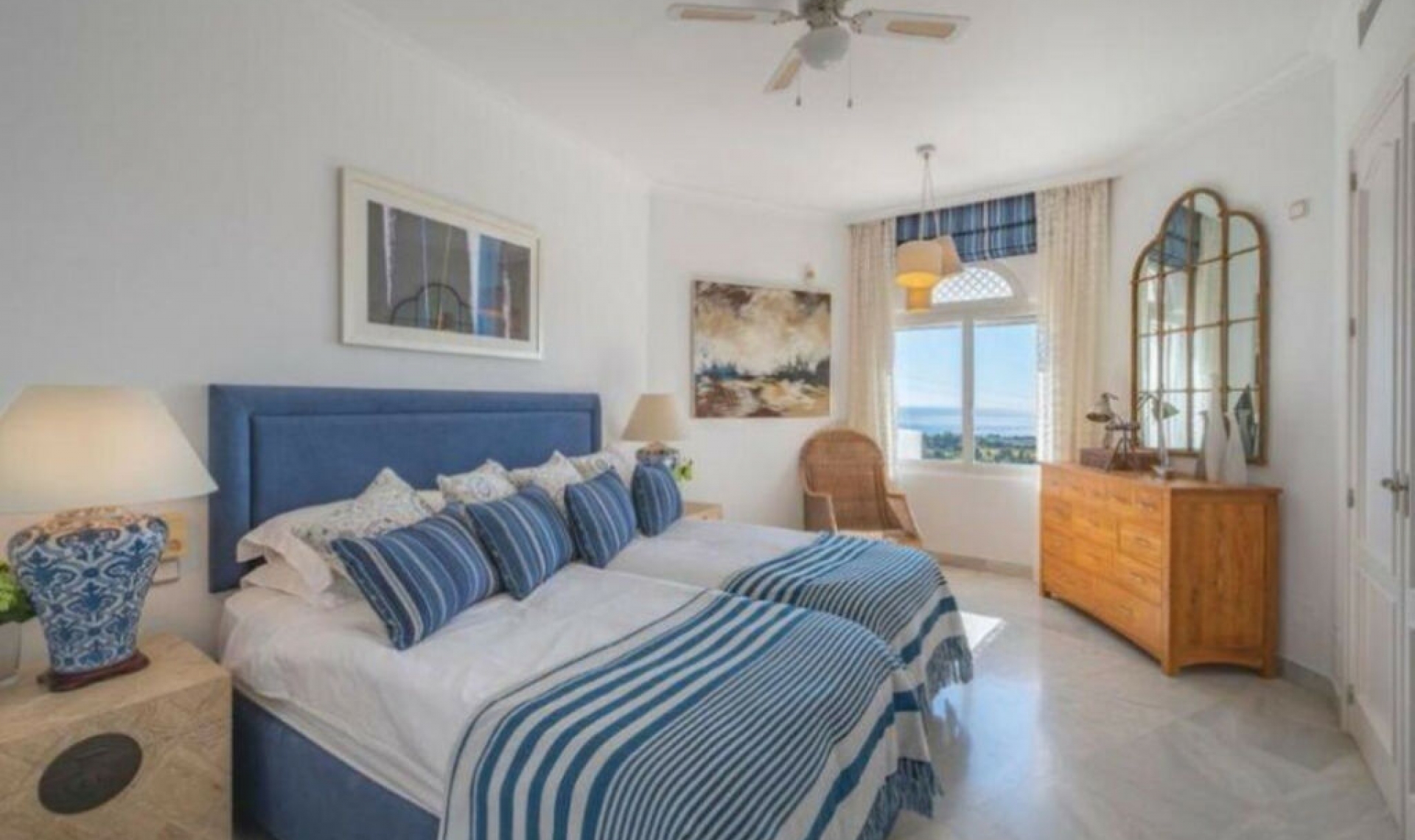 Resale - Apartment -
Marbella