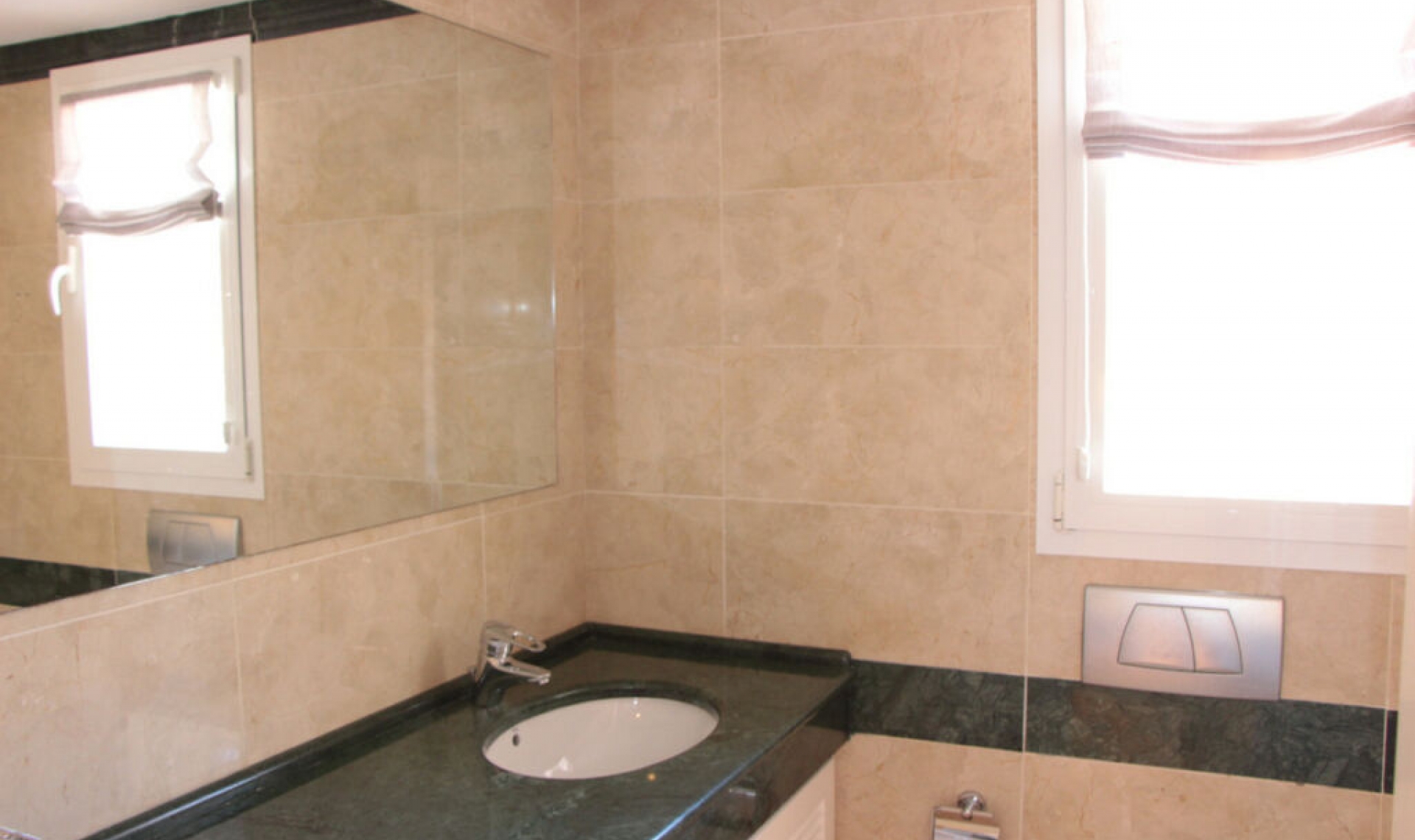 Resale - Apartment -
Marbella