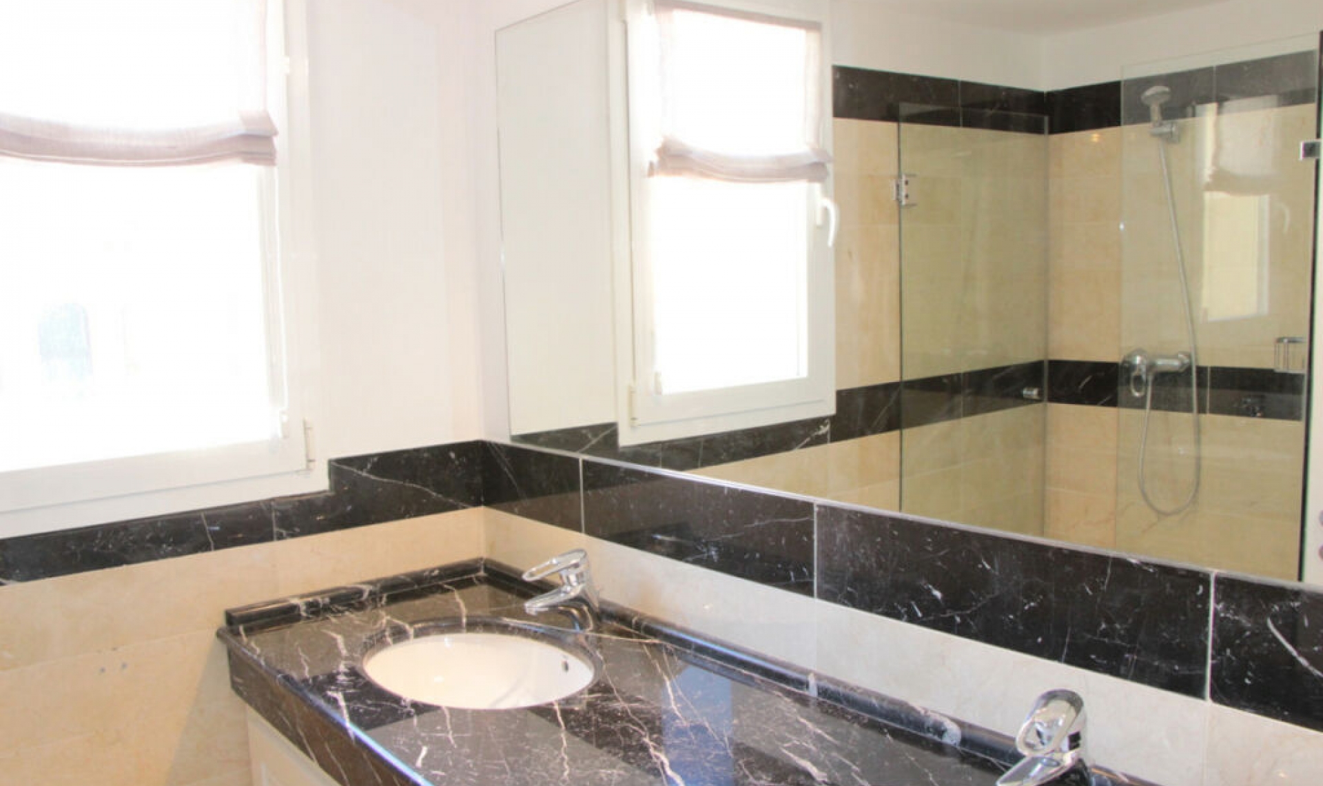 Resale - Apartment -
Marbella