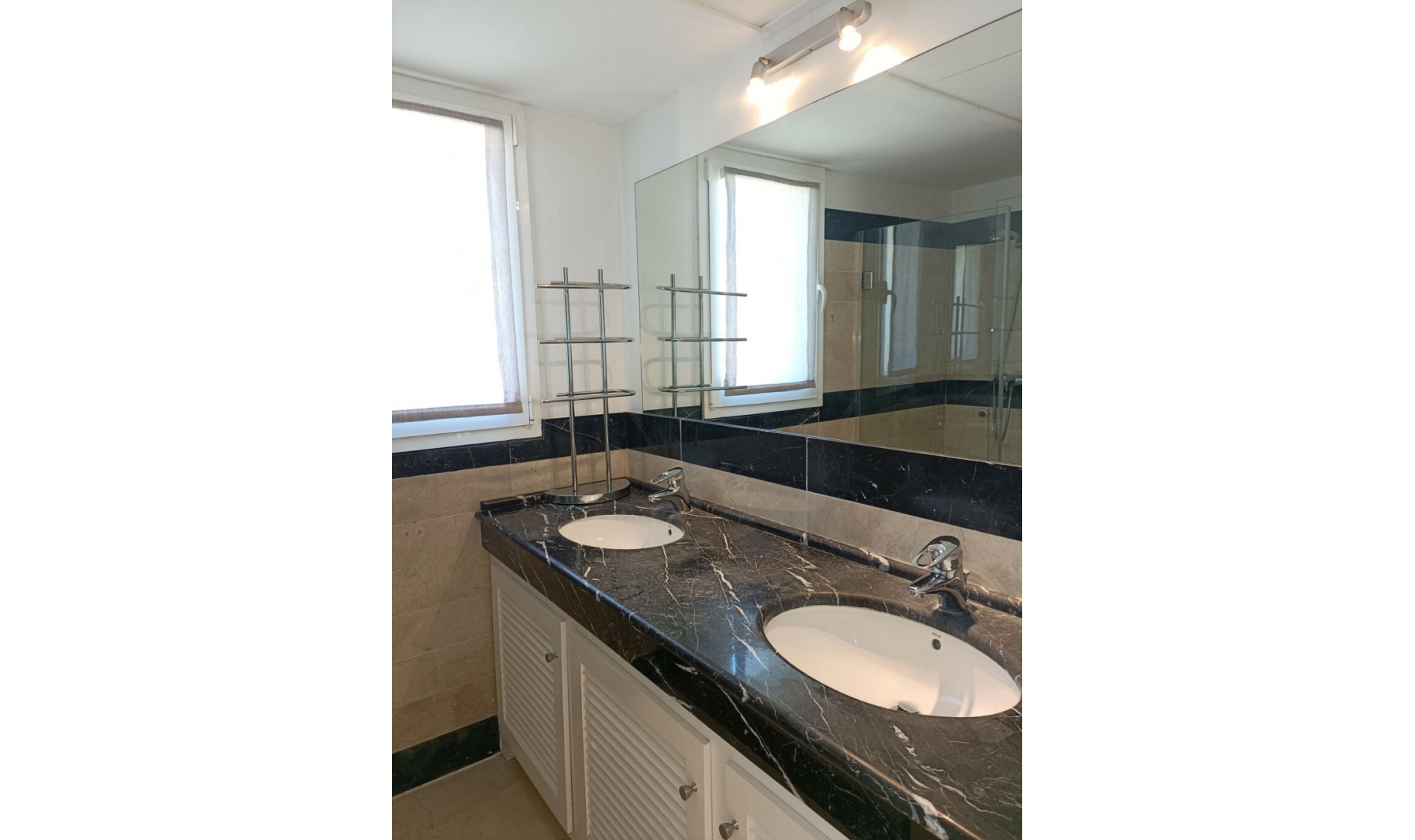 Resale - Apartment -
Marbella