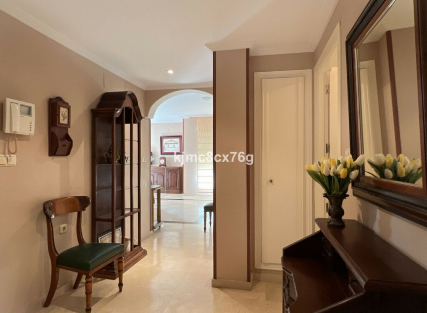 Resale - Apartment -
Marbella