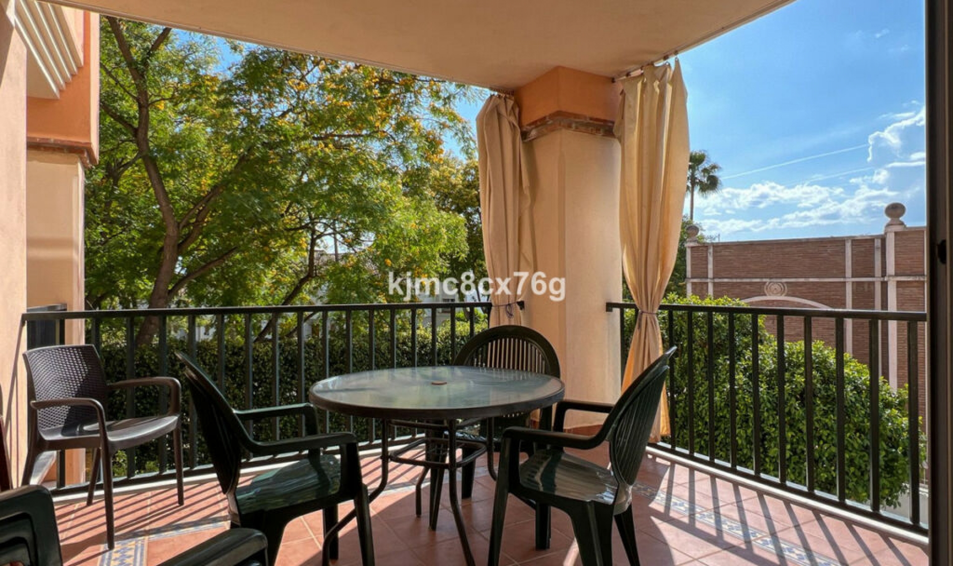 Resale - Apartment -
Marbella