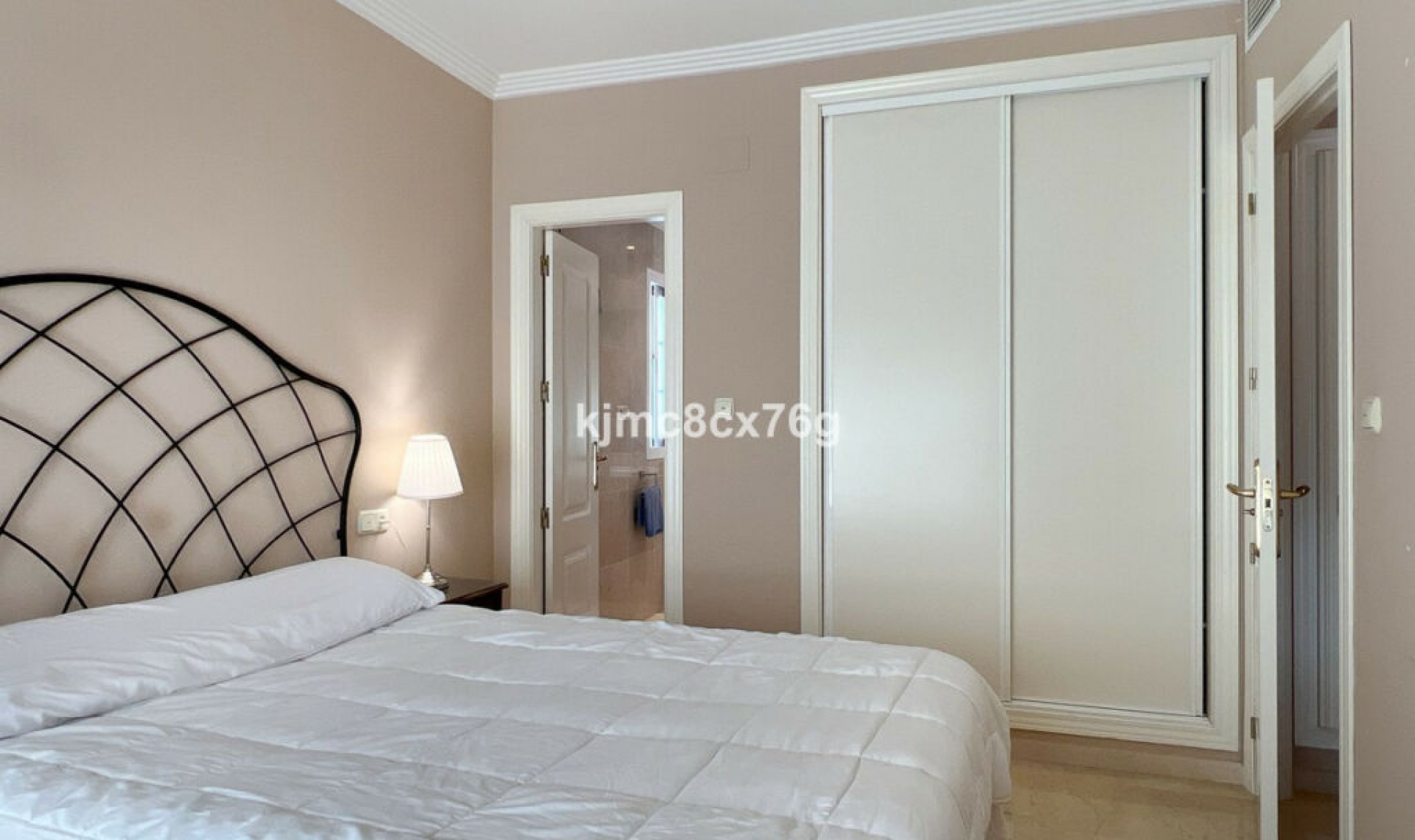 Resale - Apartment -
Marbella