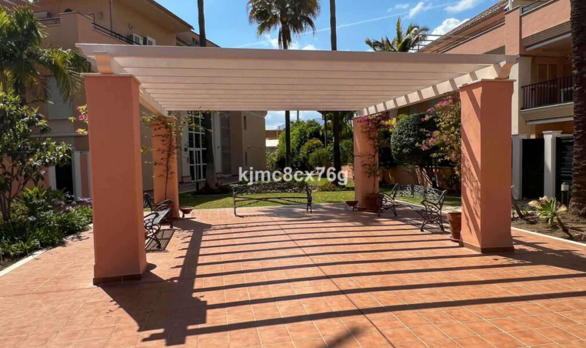 Resale - Apartment -
Marbella