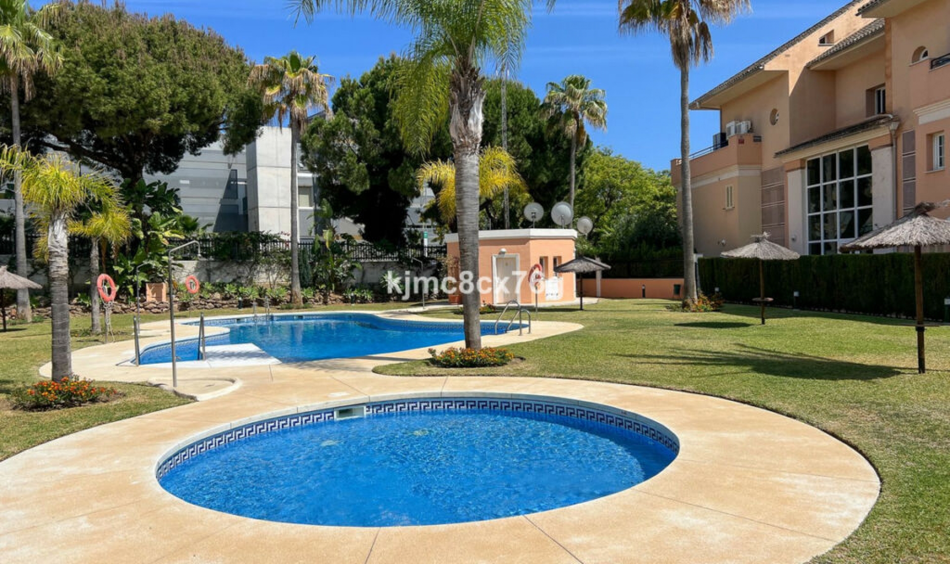 Resale - Apartment -
Marbella