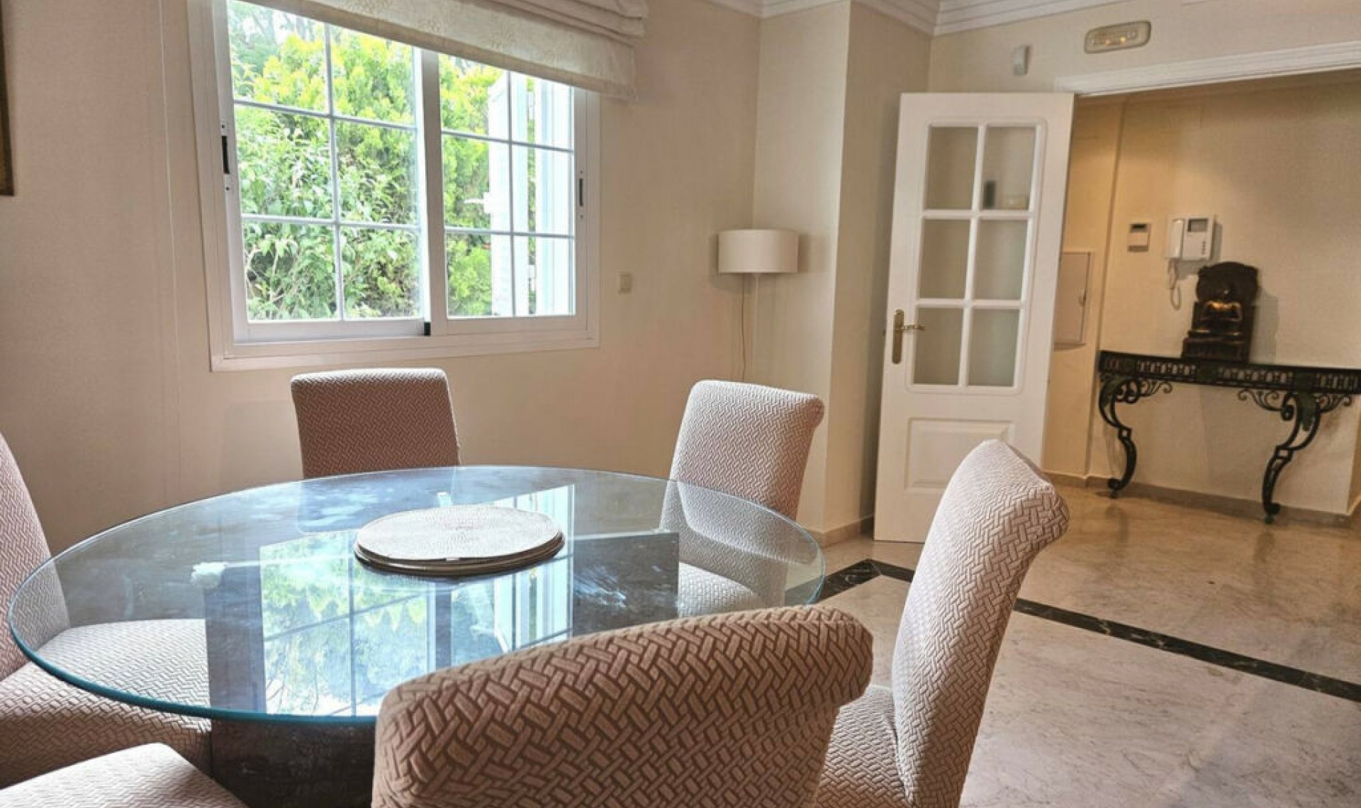 Resale - Apartment -
Marbella