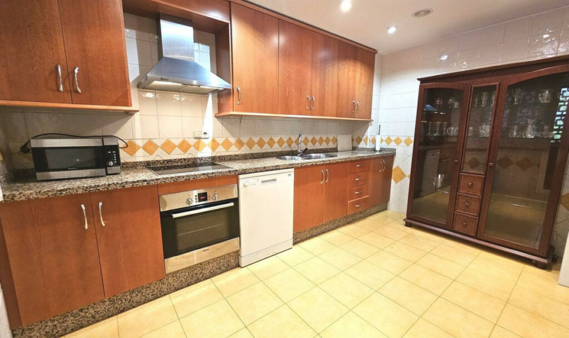 Resale - Apartment -
Marbella