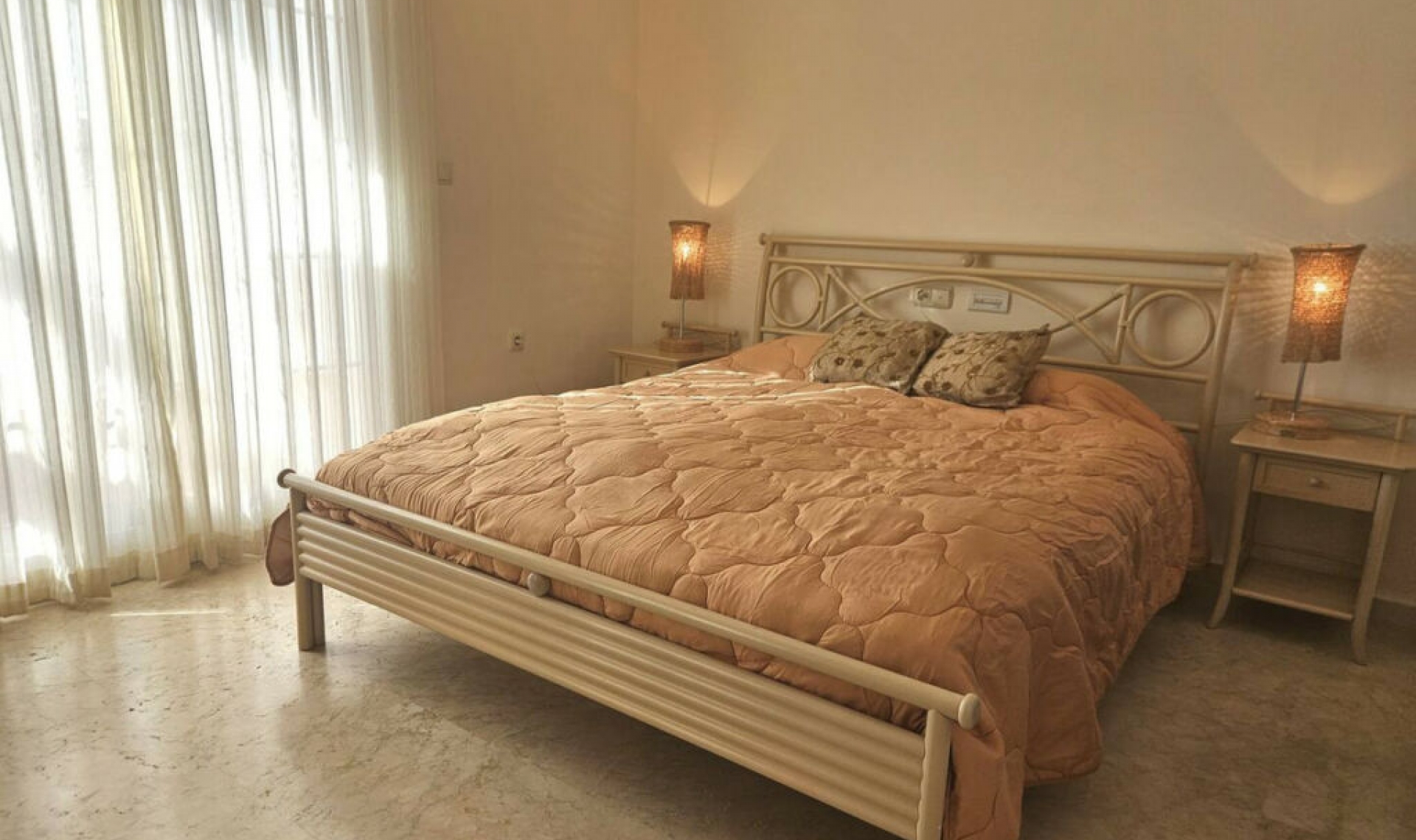 Resale - Apartment -
Marbella