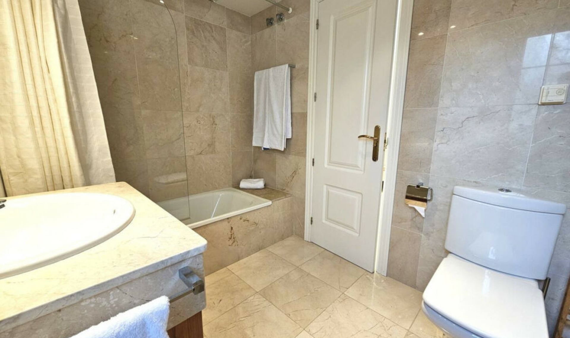 Resale - Apartment -
Marbella