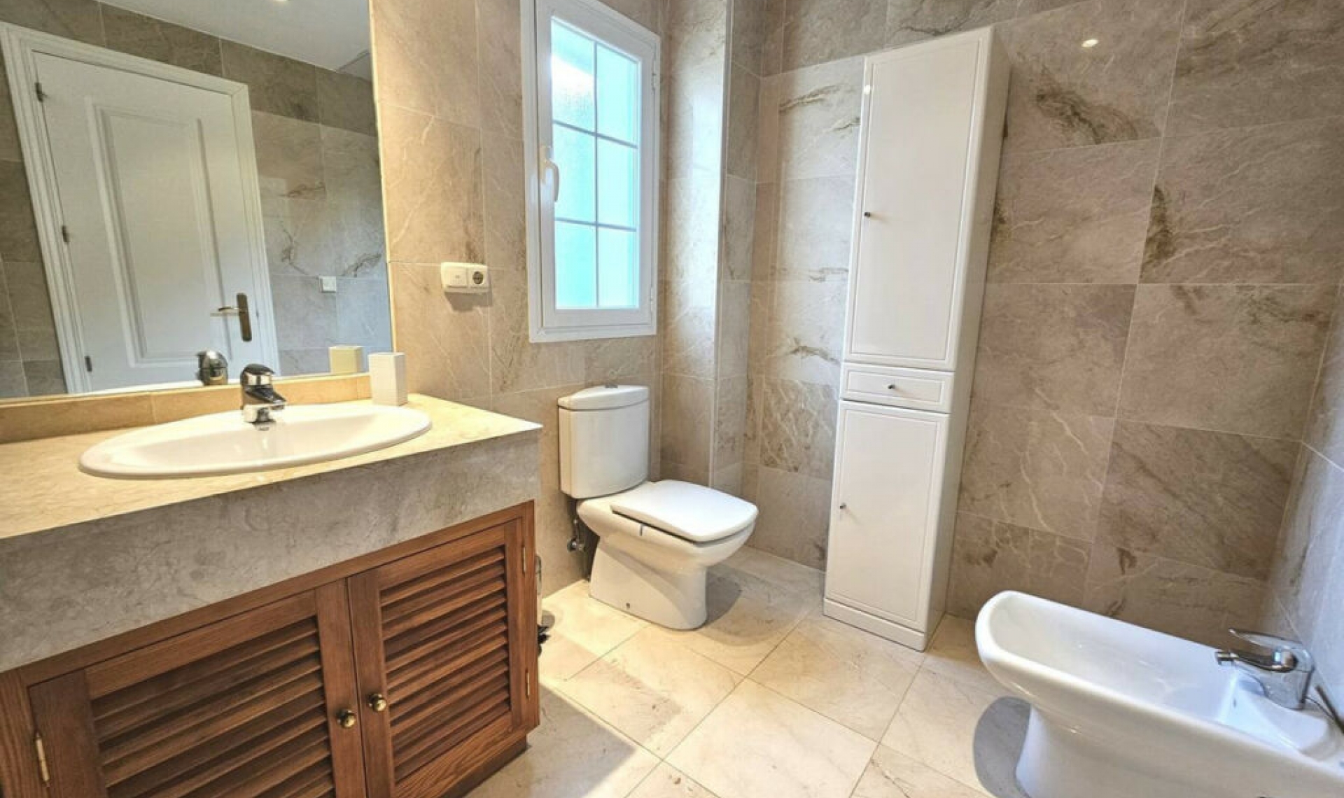 Resale - Apartment -
Marbella