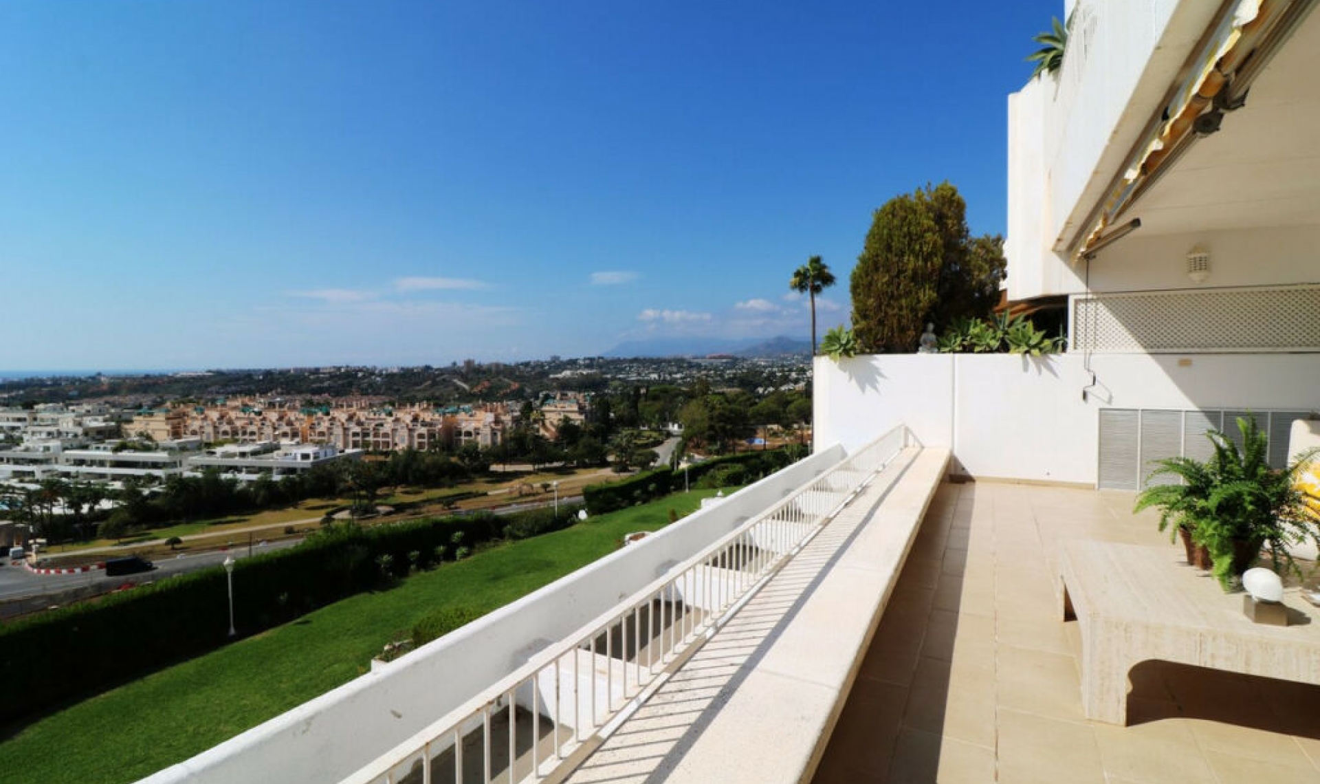 Resale - Apartment -
Marbella