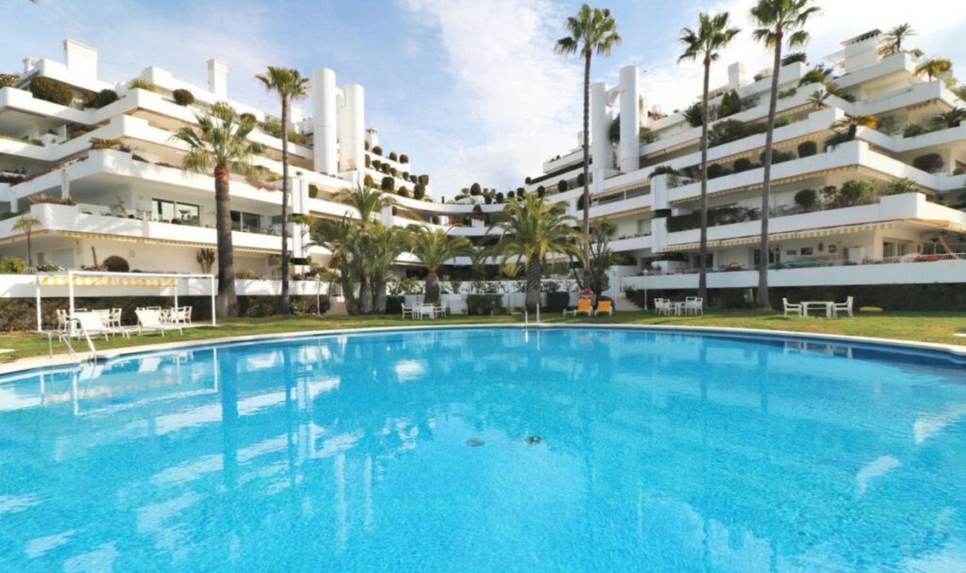 Resale - Apartment -
Marbella