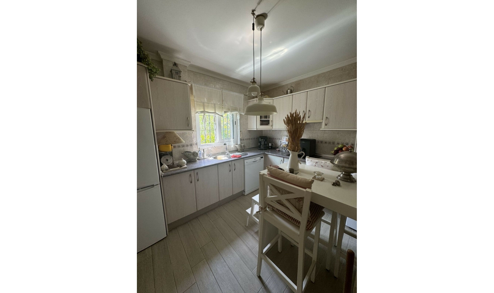 Resale - Apartment -
Marbella