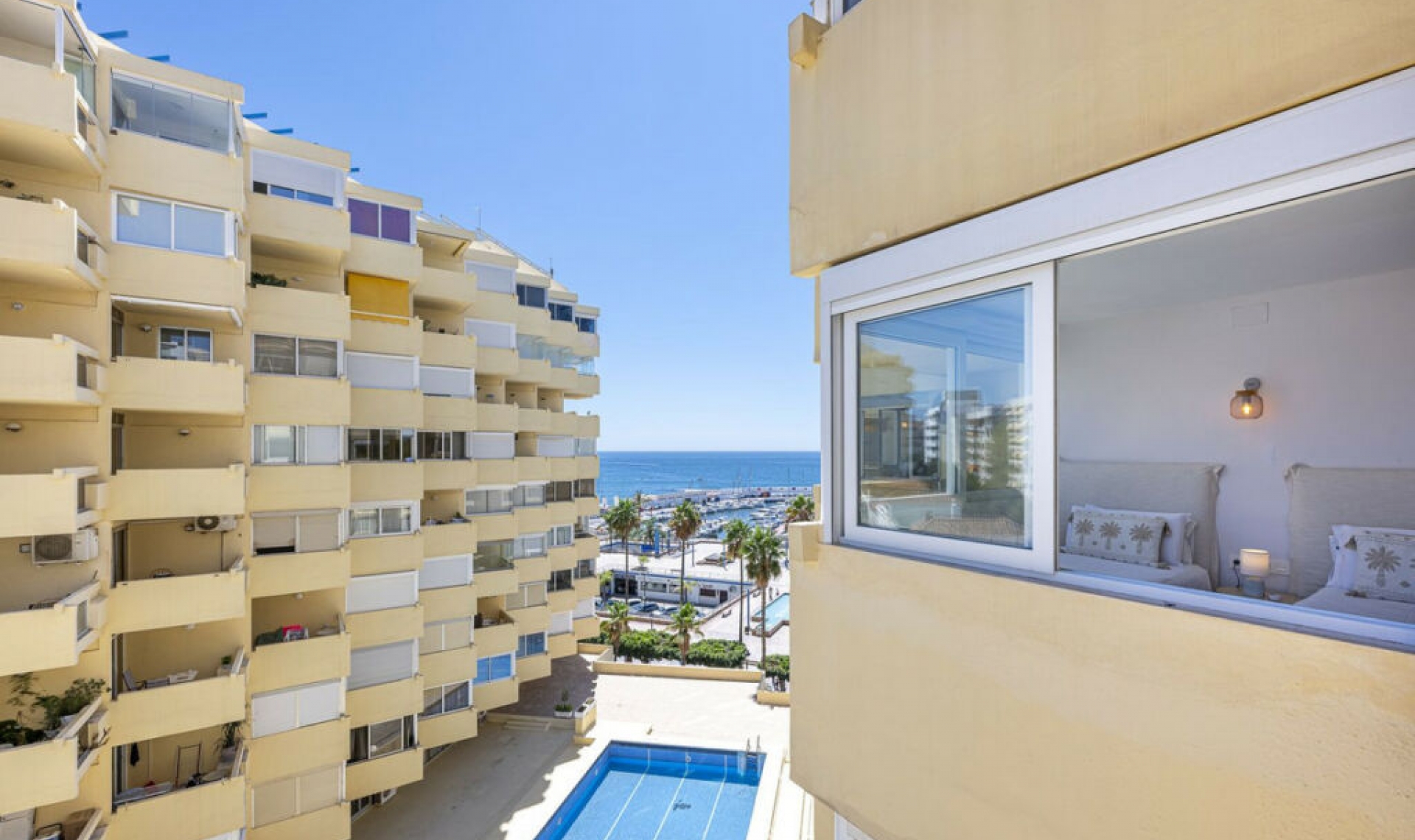 Resale - Apartment -
Marbella