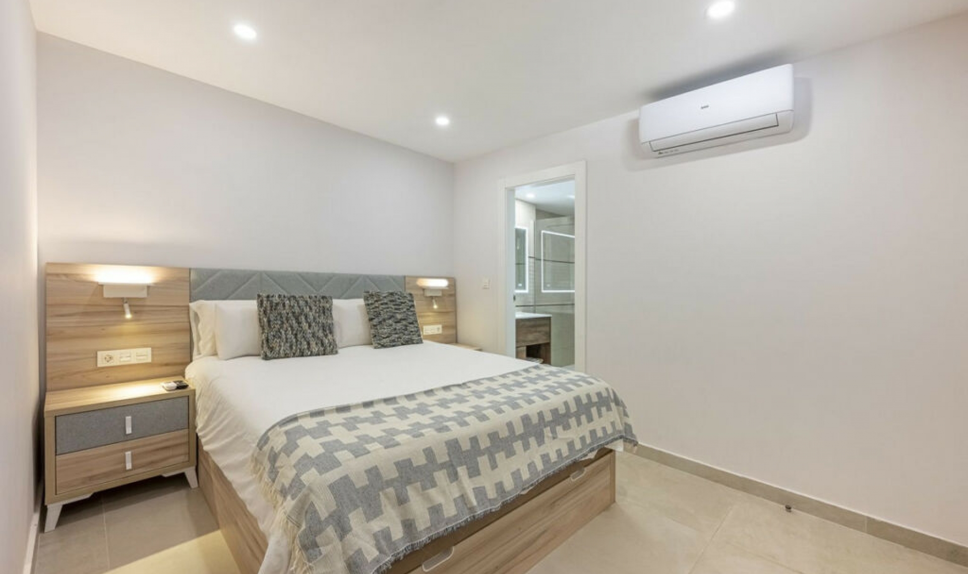 Resale - Apartment -
Marbella