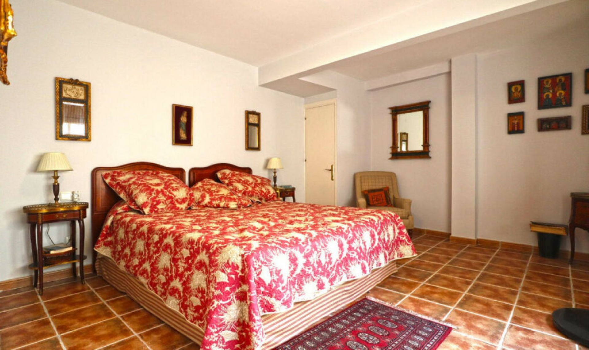 Resale - Apartment -
Marbella