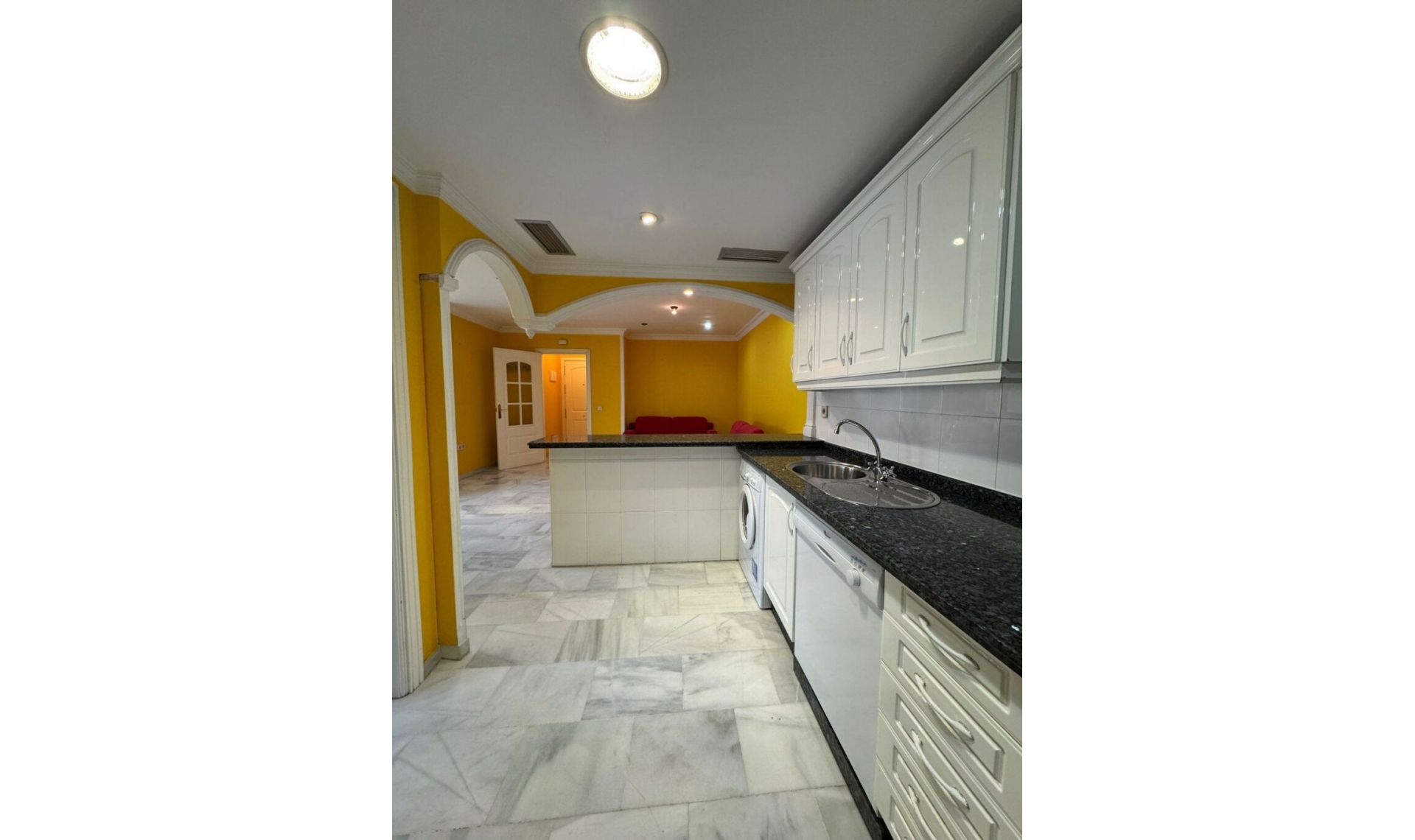 Resale - Apartment -
Marbella