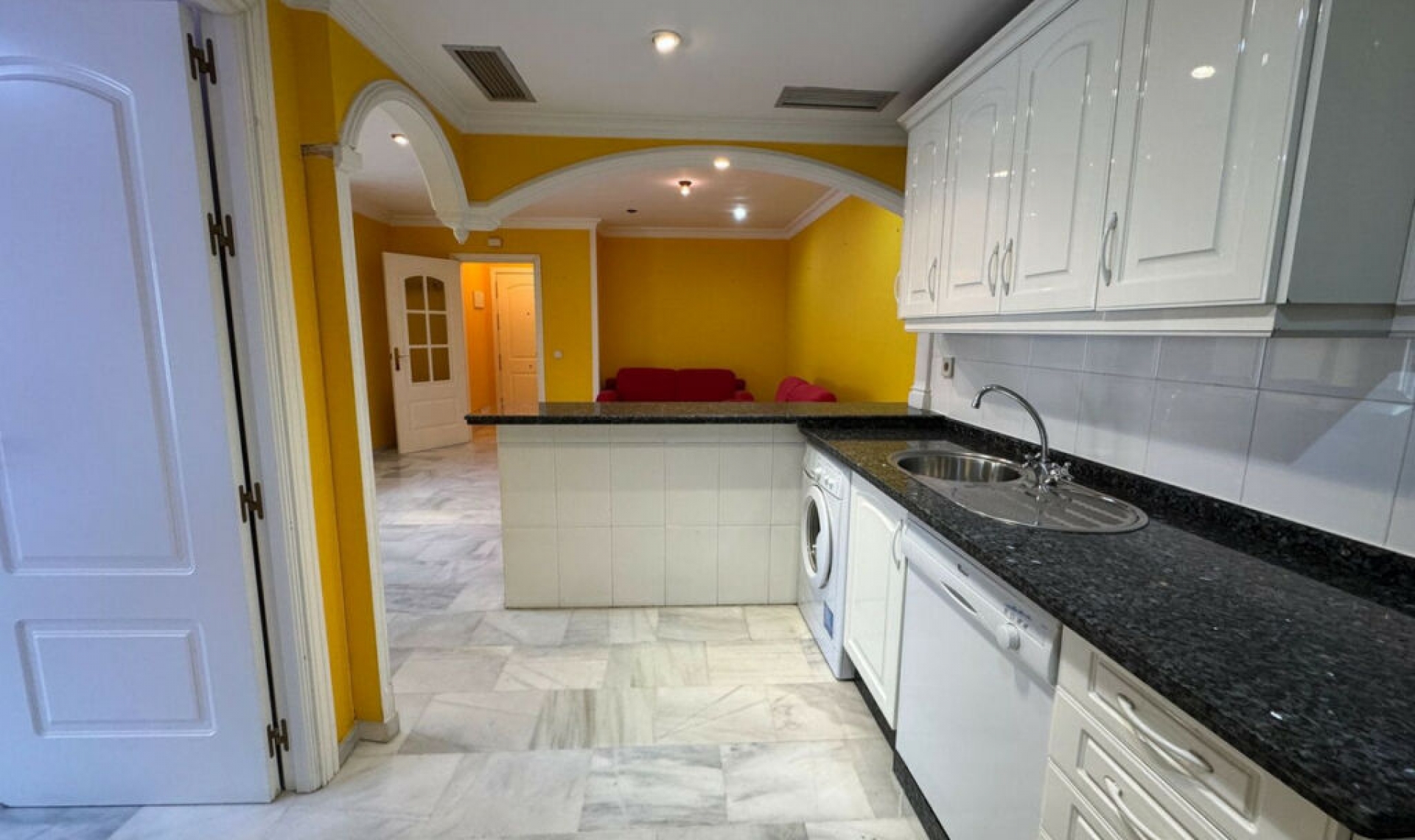 Resale - Apartment -
Marbella