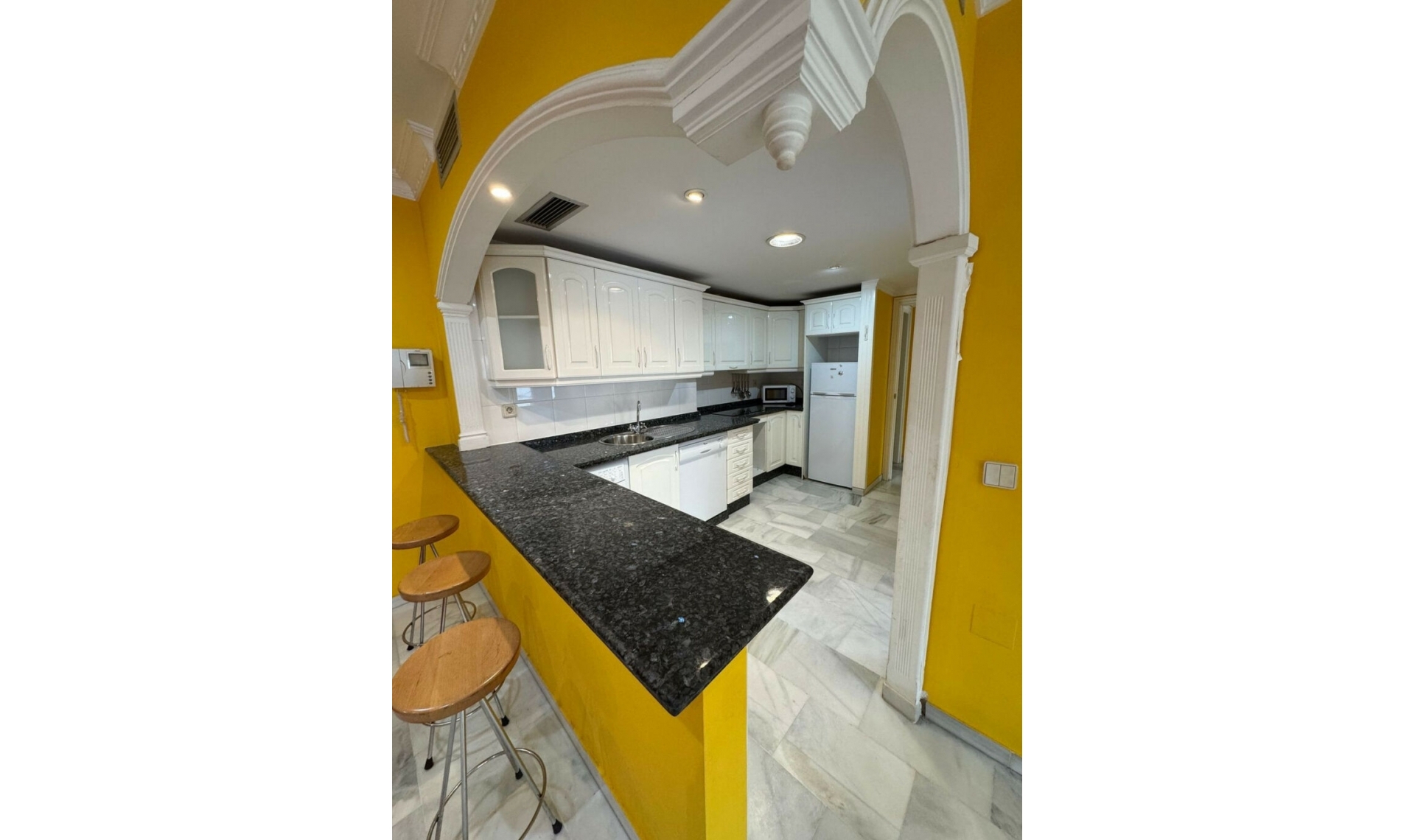Resale - Apartment -
Marbella