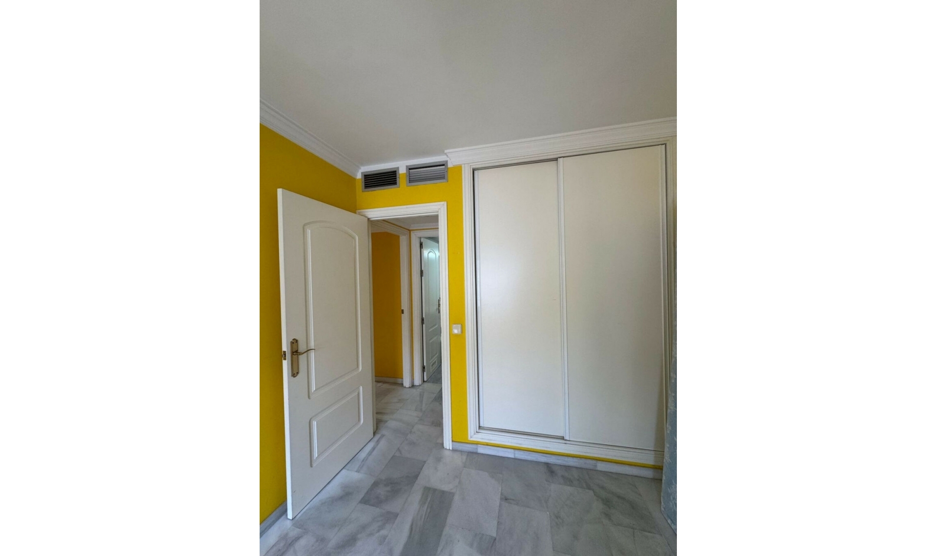 Resale - Apartment -
Marbella