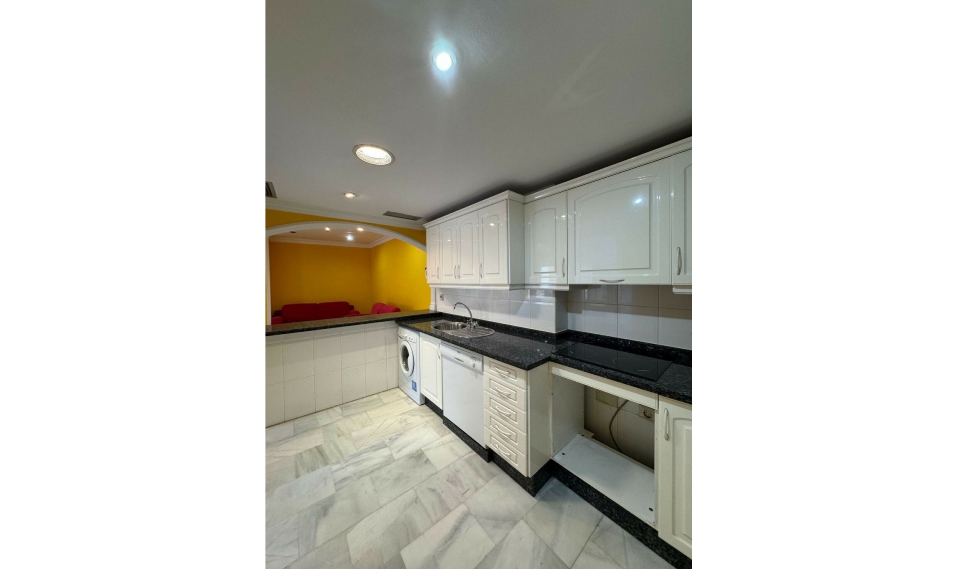 Resale - Apartment -
Marbella
