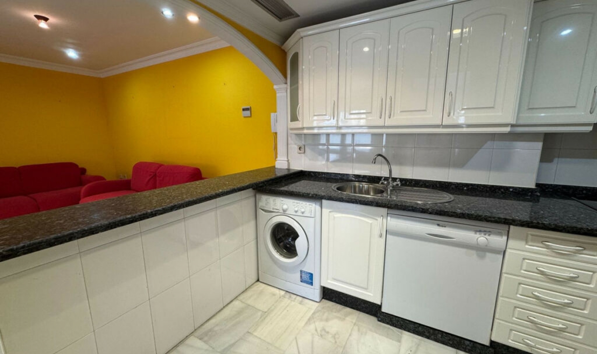 Resale - Apartment -
Marbella