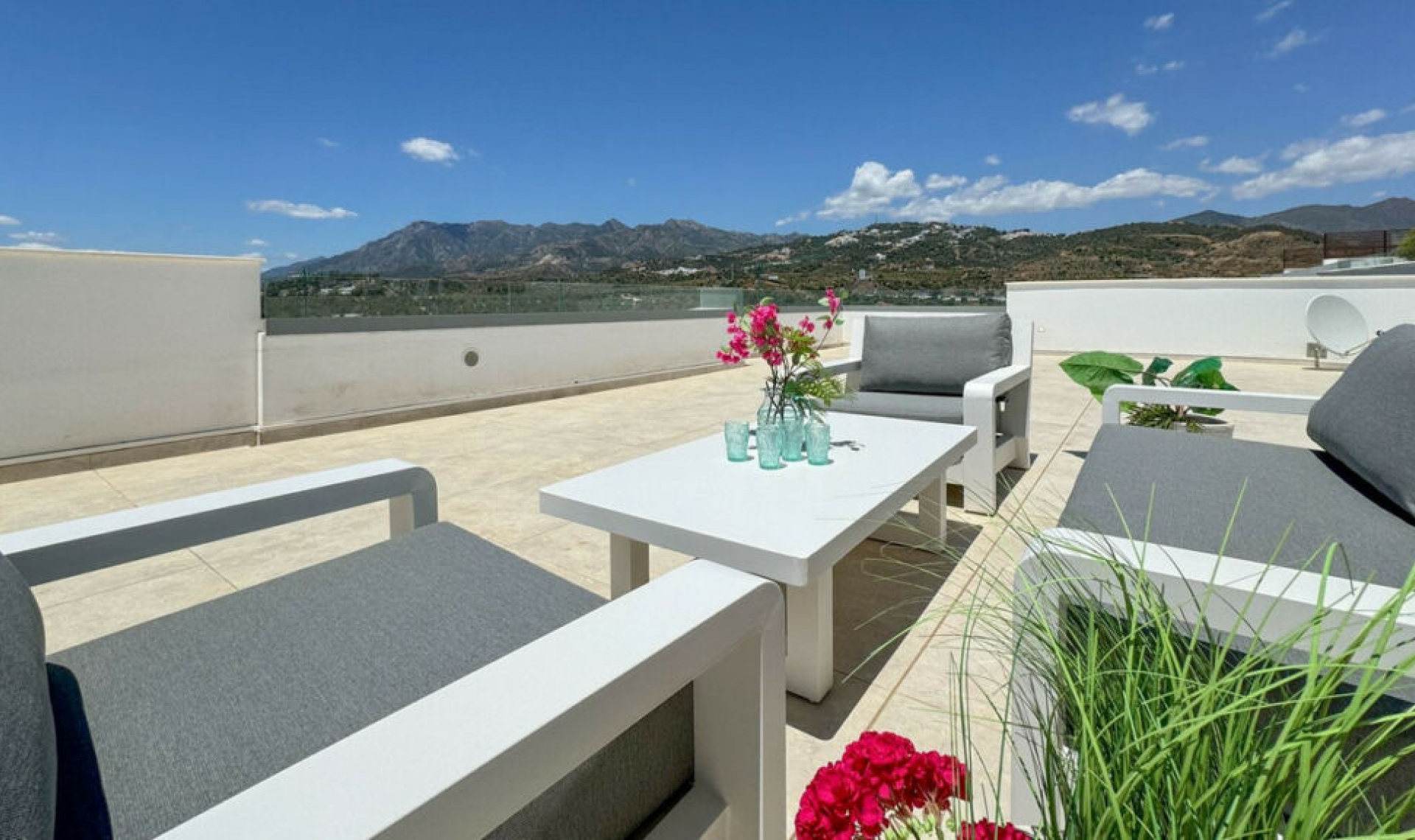 Resale - Apartment -
Marbella