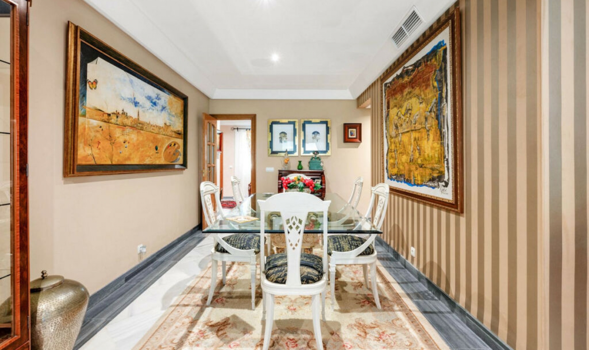 Resale - Apartment -
Marbella