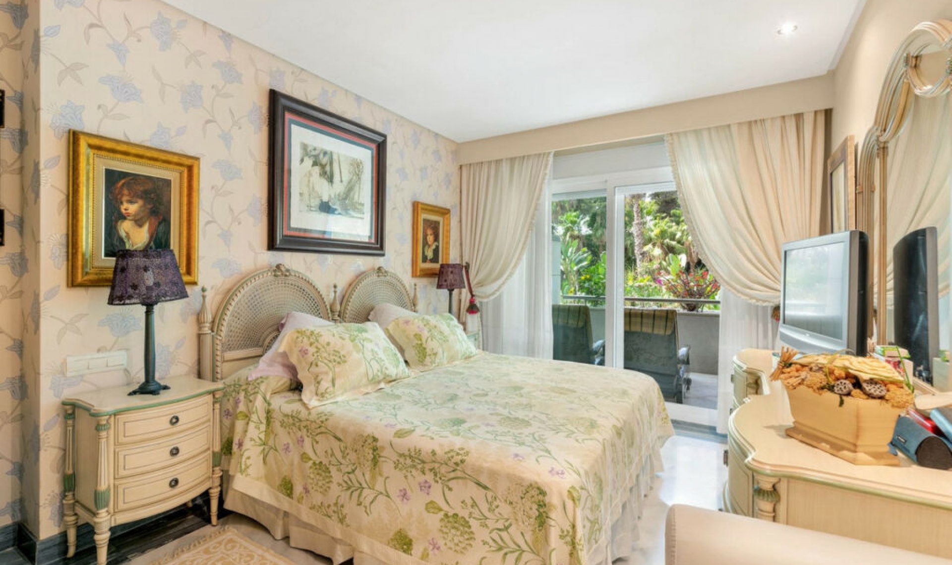 Resale - Apartment -
Marbella