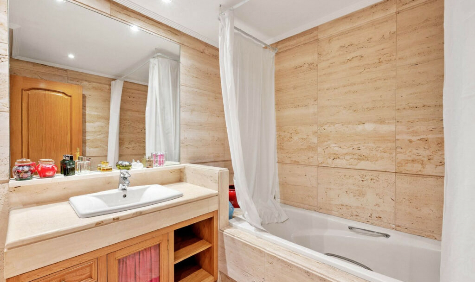 Resale - Apartment -
Marbella